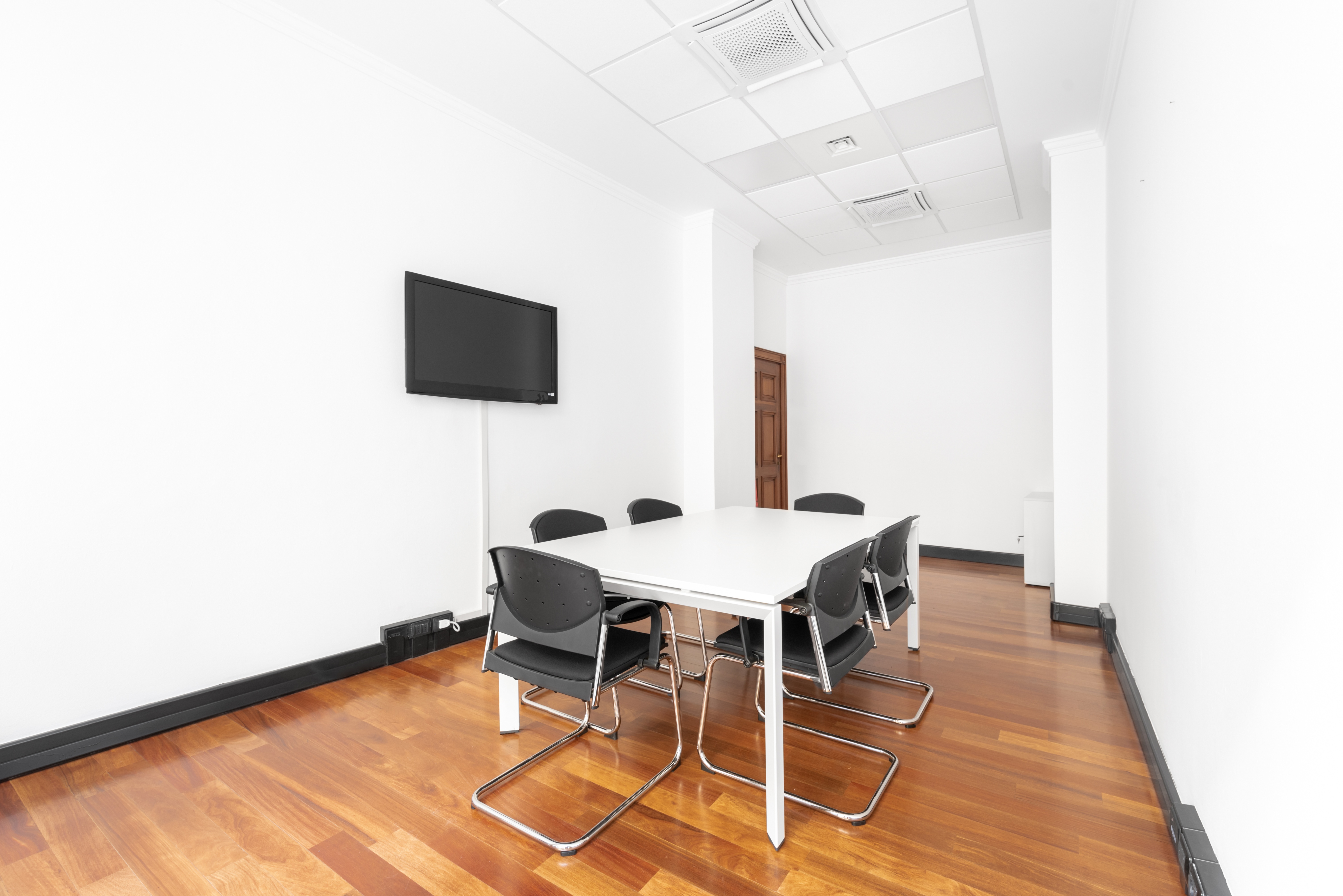 Regus - Milan Montenapoleone image 4