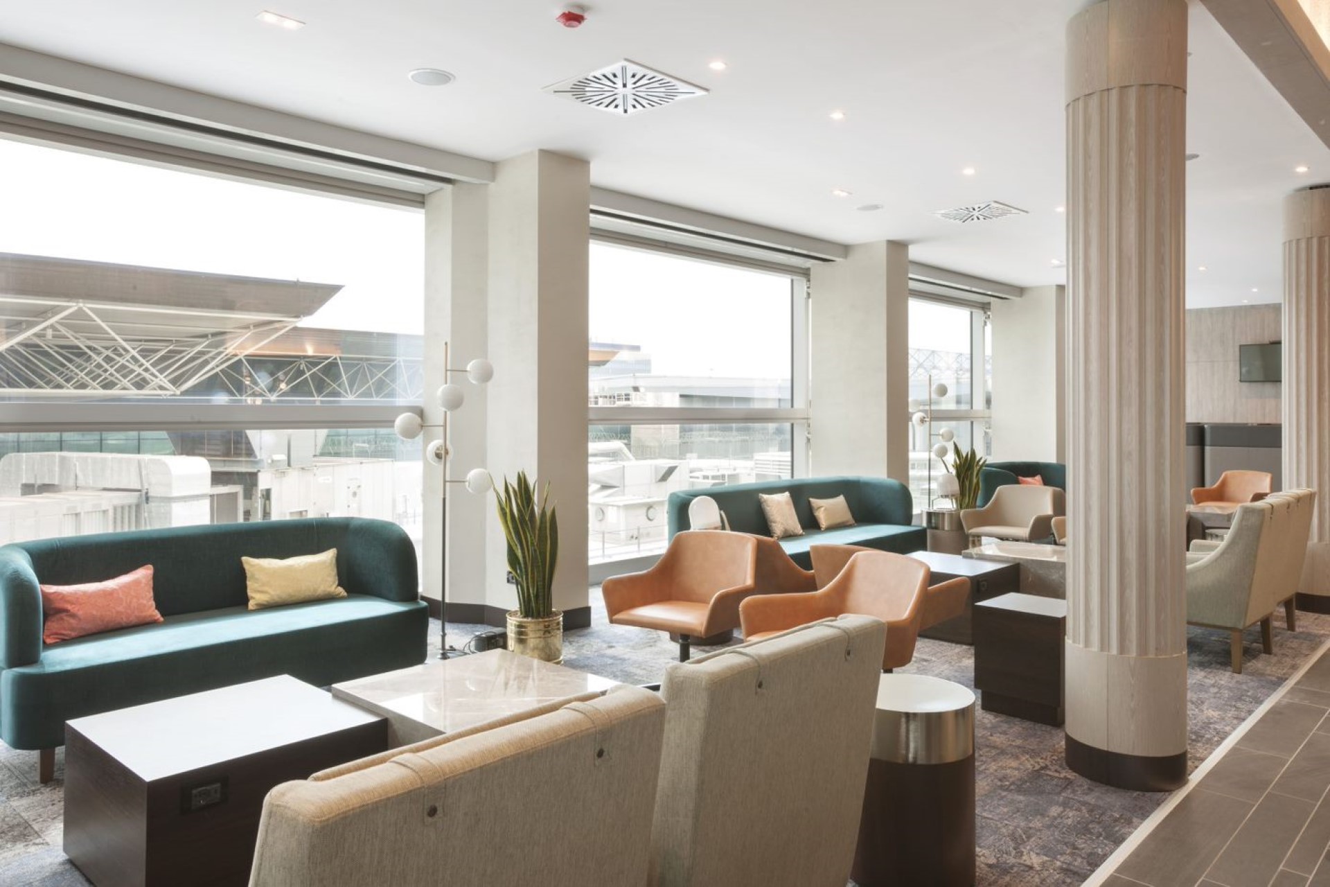 Plaza Premium Lounge (Extra Schengen Area, Departures) / Rome image 3