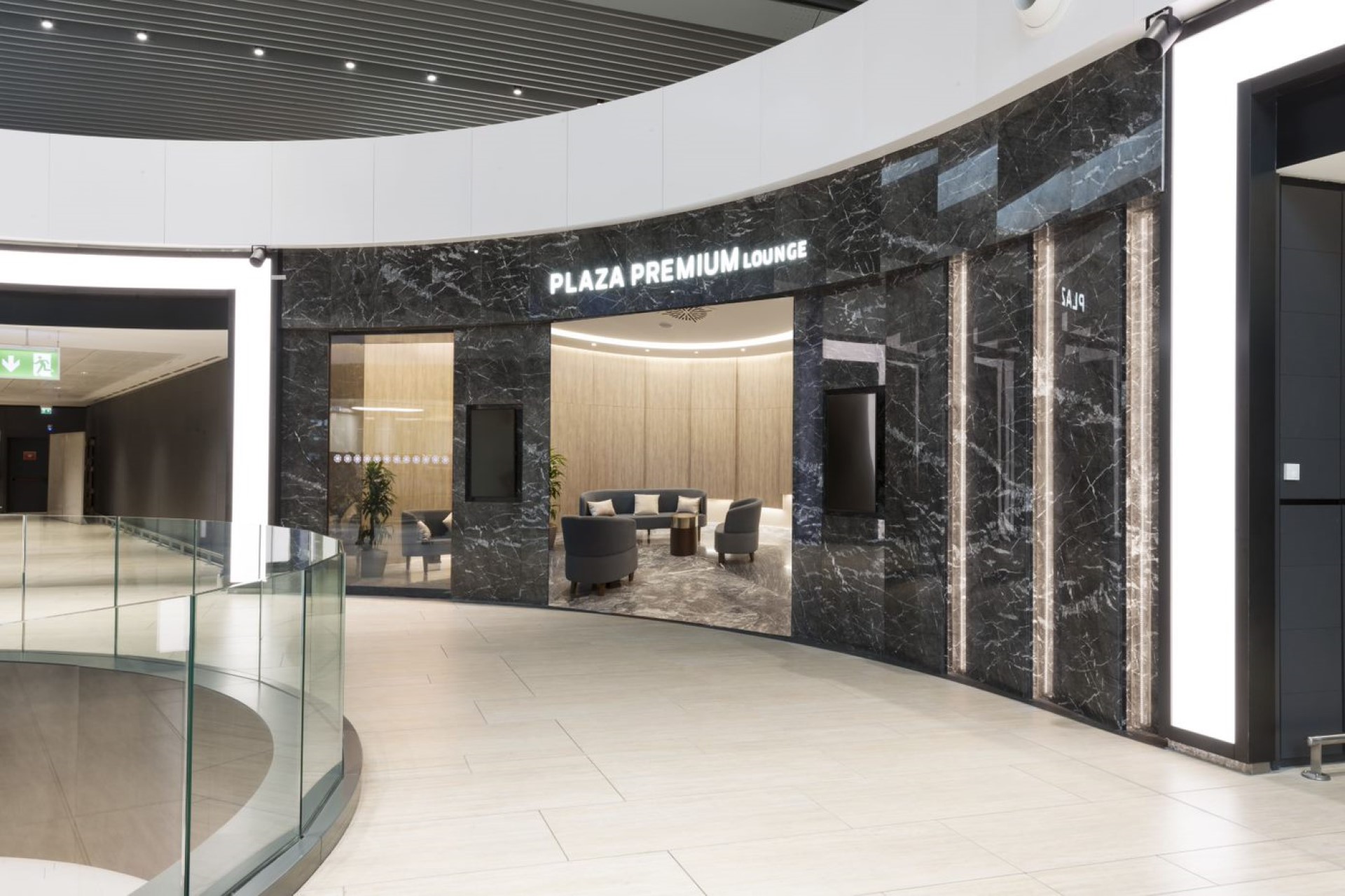 Plaza Premium Lounge (Extra Schengen Area, Departures) / Rome image 5