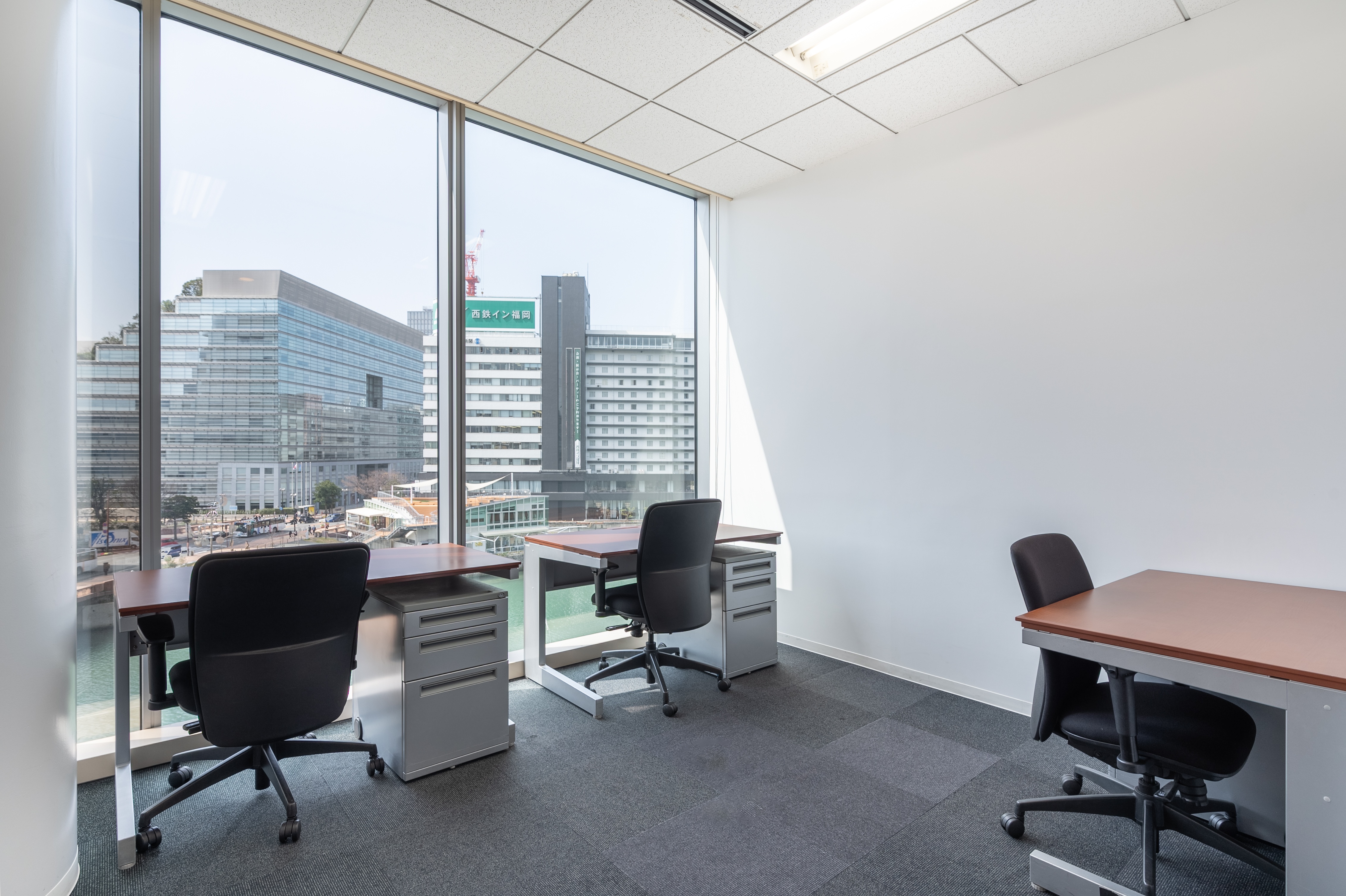 Regus - Fukuoka Aqua Hakata image 3