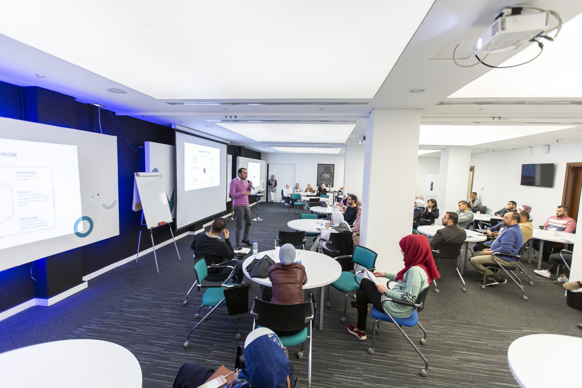 V Business Center image 5