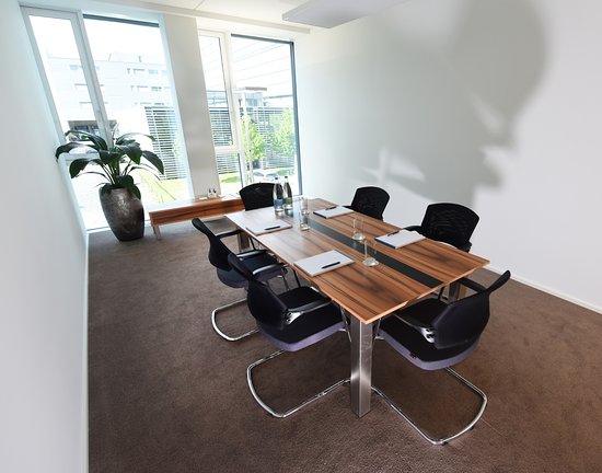 Business-Center image 2