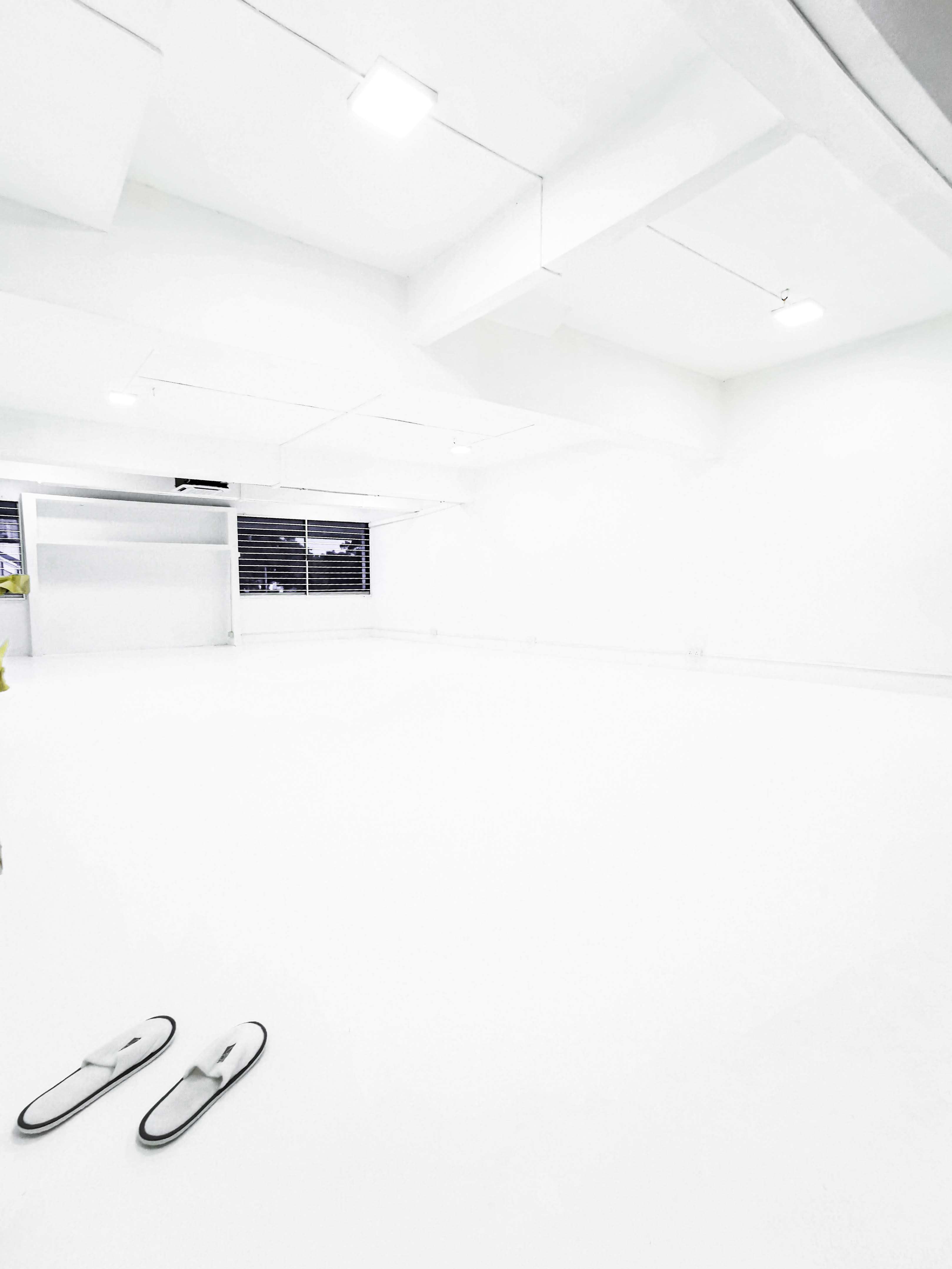 Whitebalanced Studio image 2