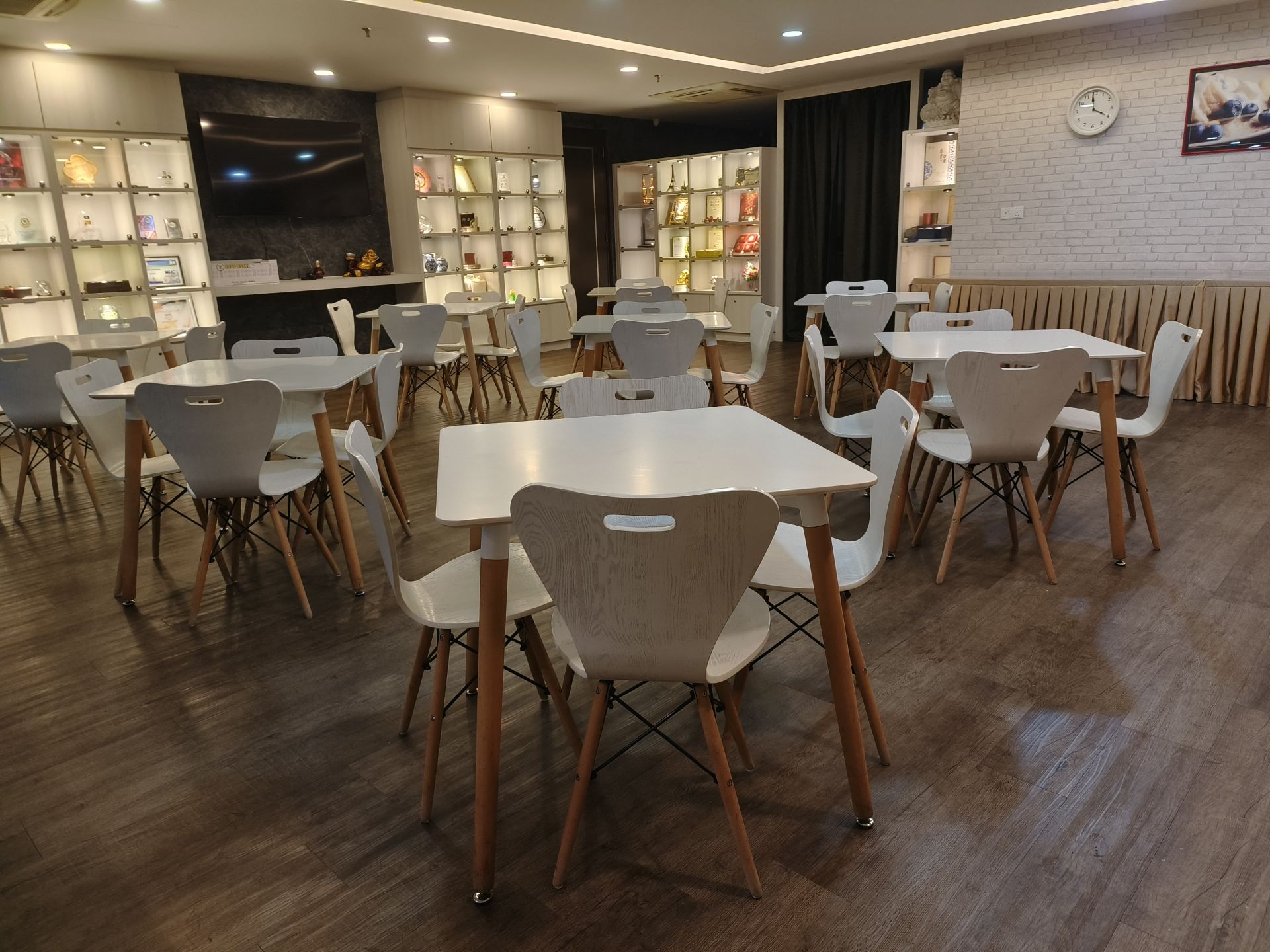 WHC CO-WORKING OFFICE & EVENT HALL image 2