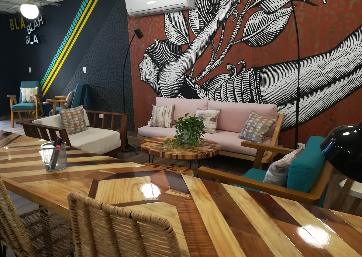 More Work On Texas Flip N Move Cedar Hill Farmhouse French Country Dining Room Country Dining Rooms Country House Decor