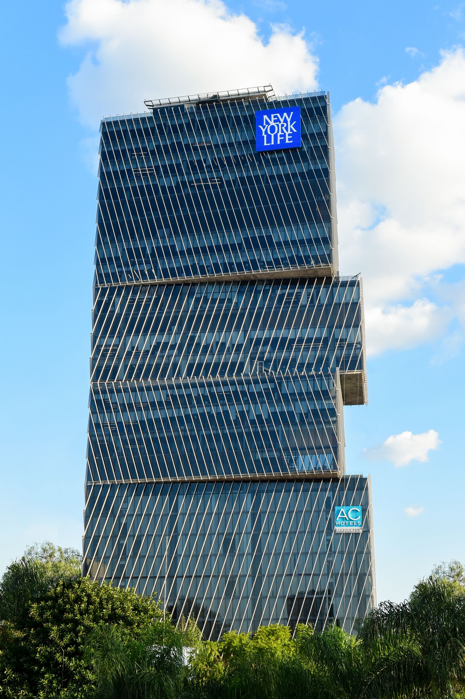 IOS OFFICES, AMERICAS 1500 image 2