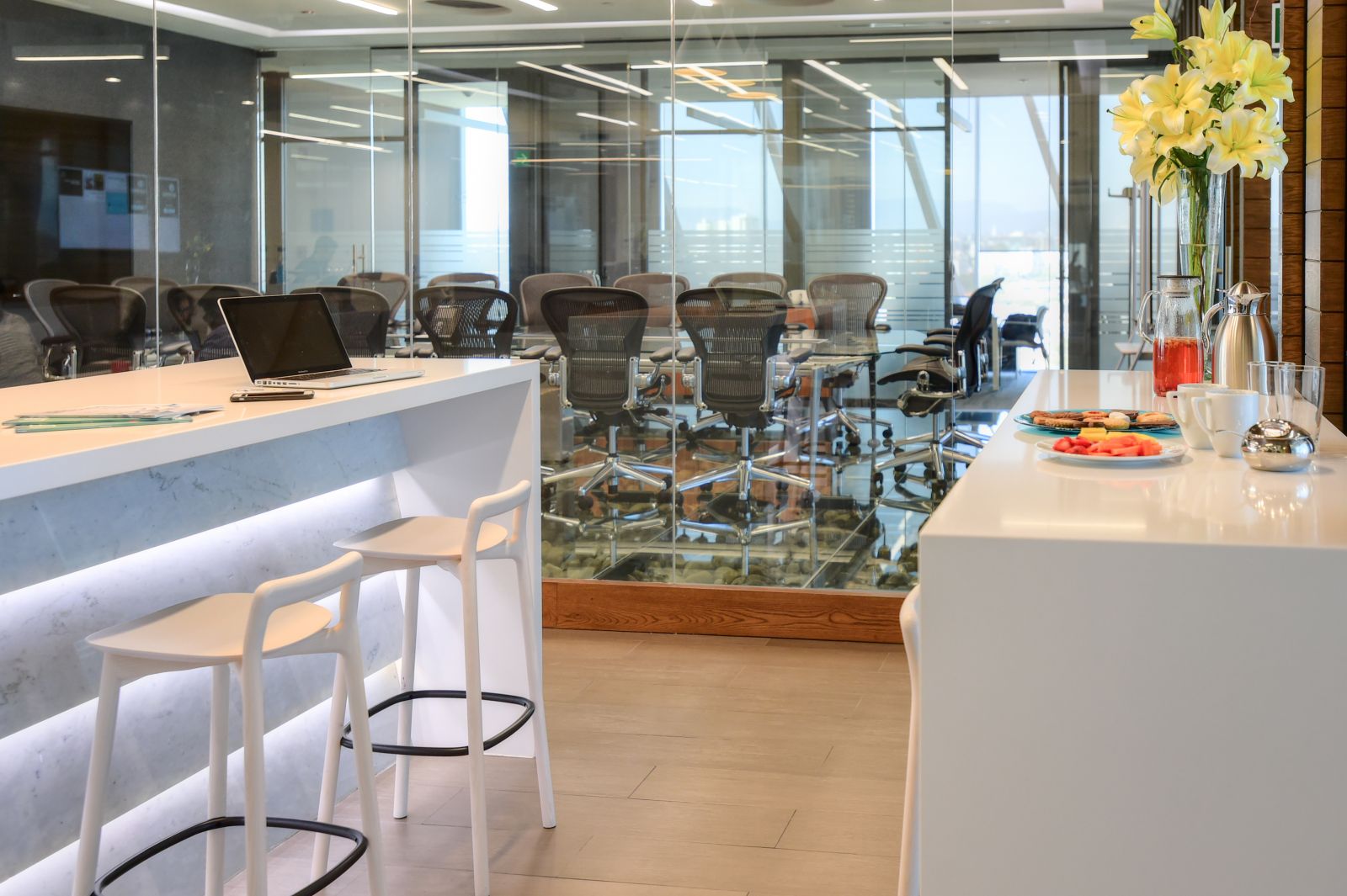 IOS OFFICES, AMERICAS 1500 image 4