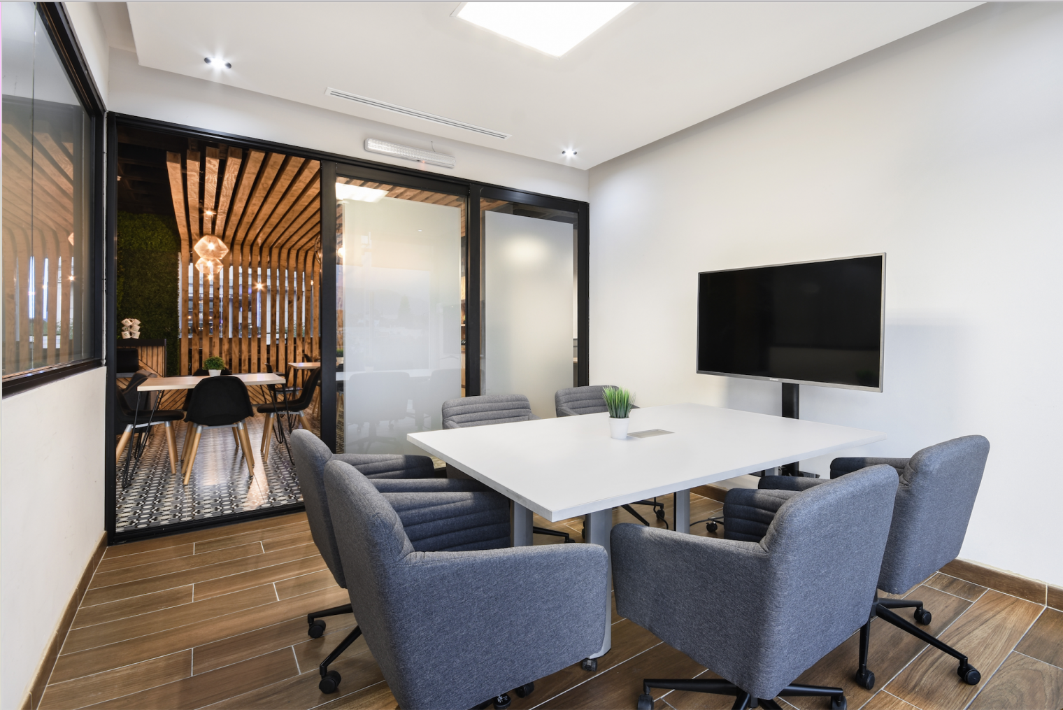 THINK Workspace Contry image 3