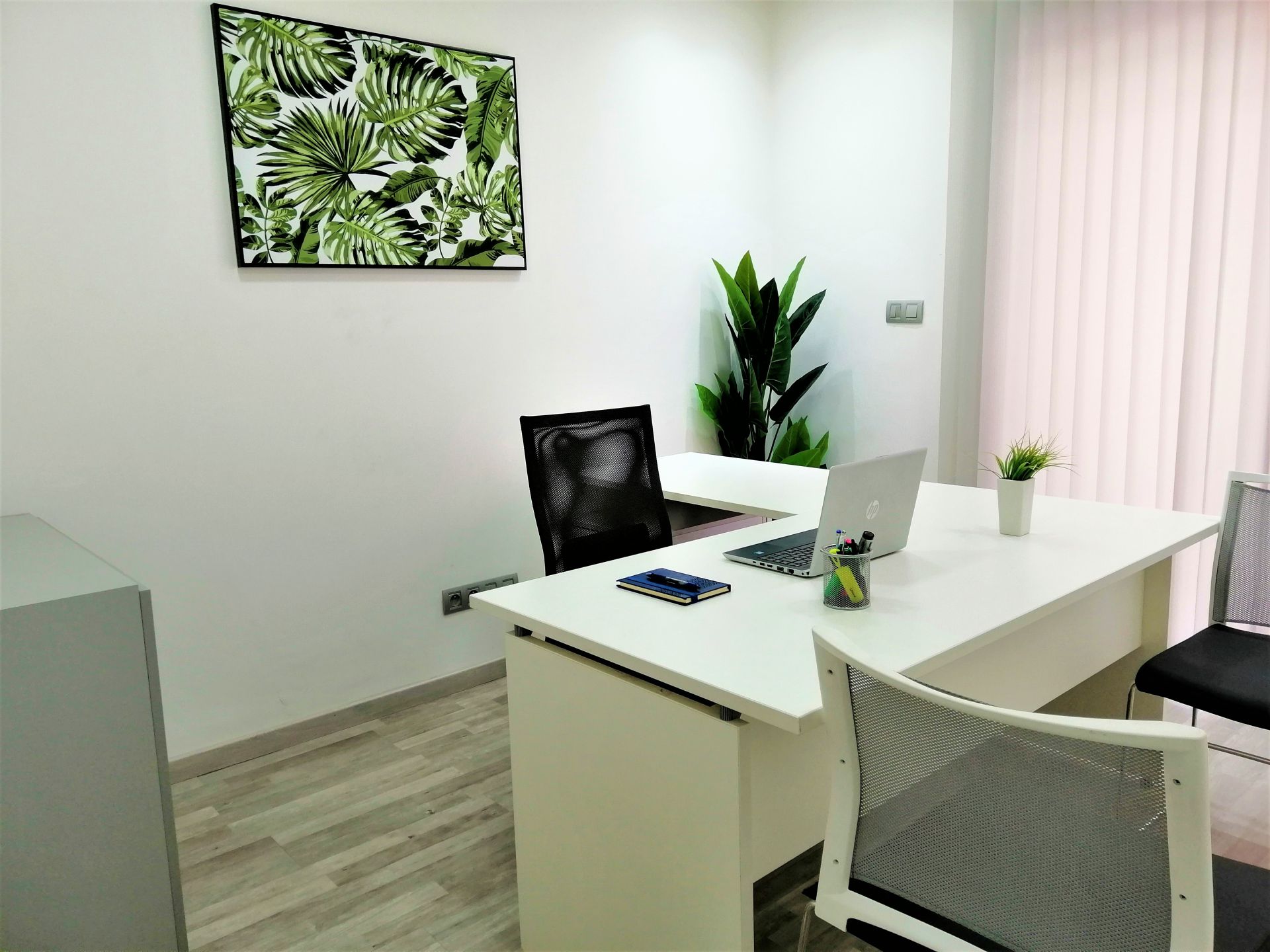 Capital Desk image 2