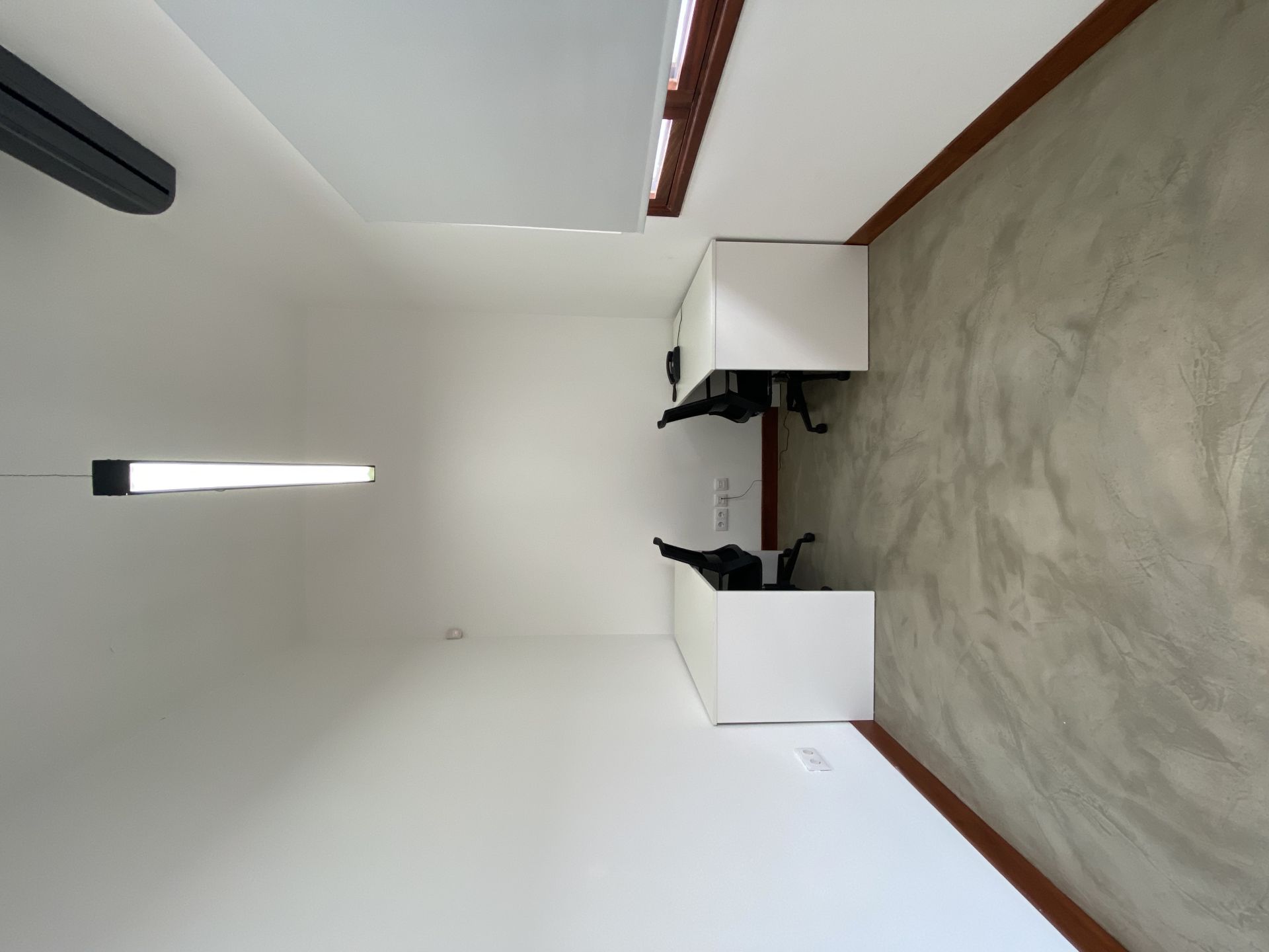 906 BUSINESS HUB image 2