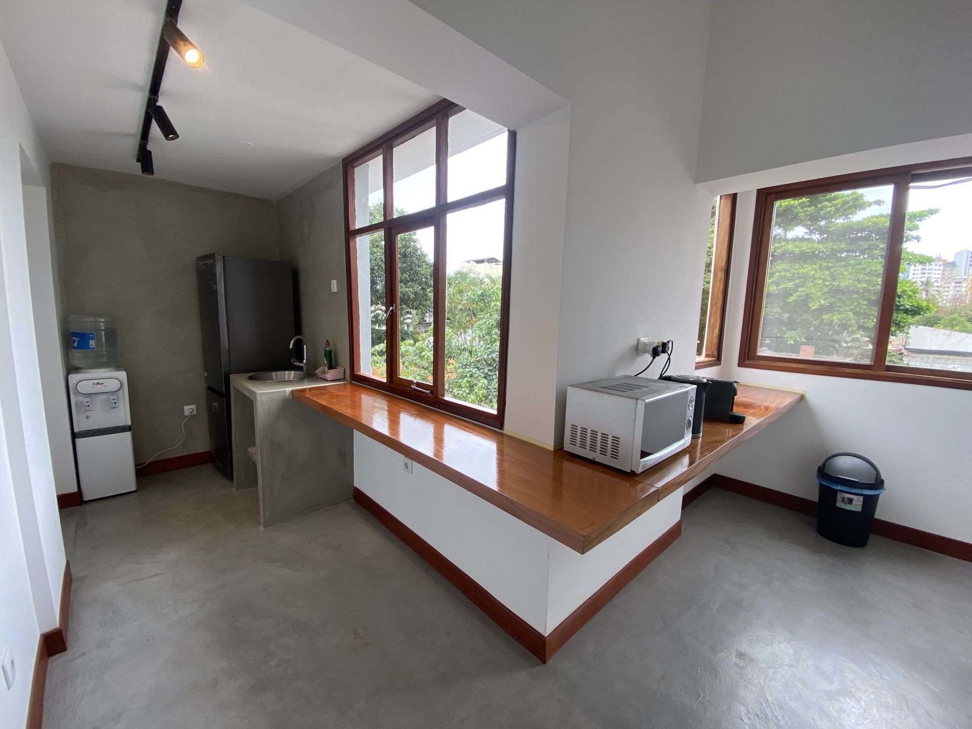 906 BUSINESS HUB image 3