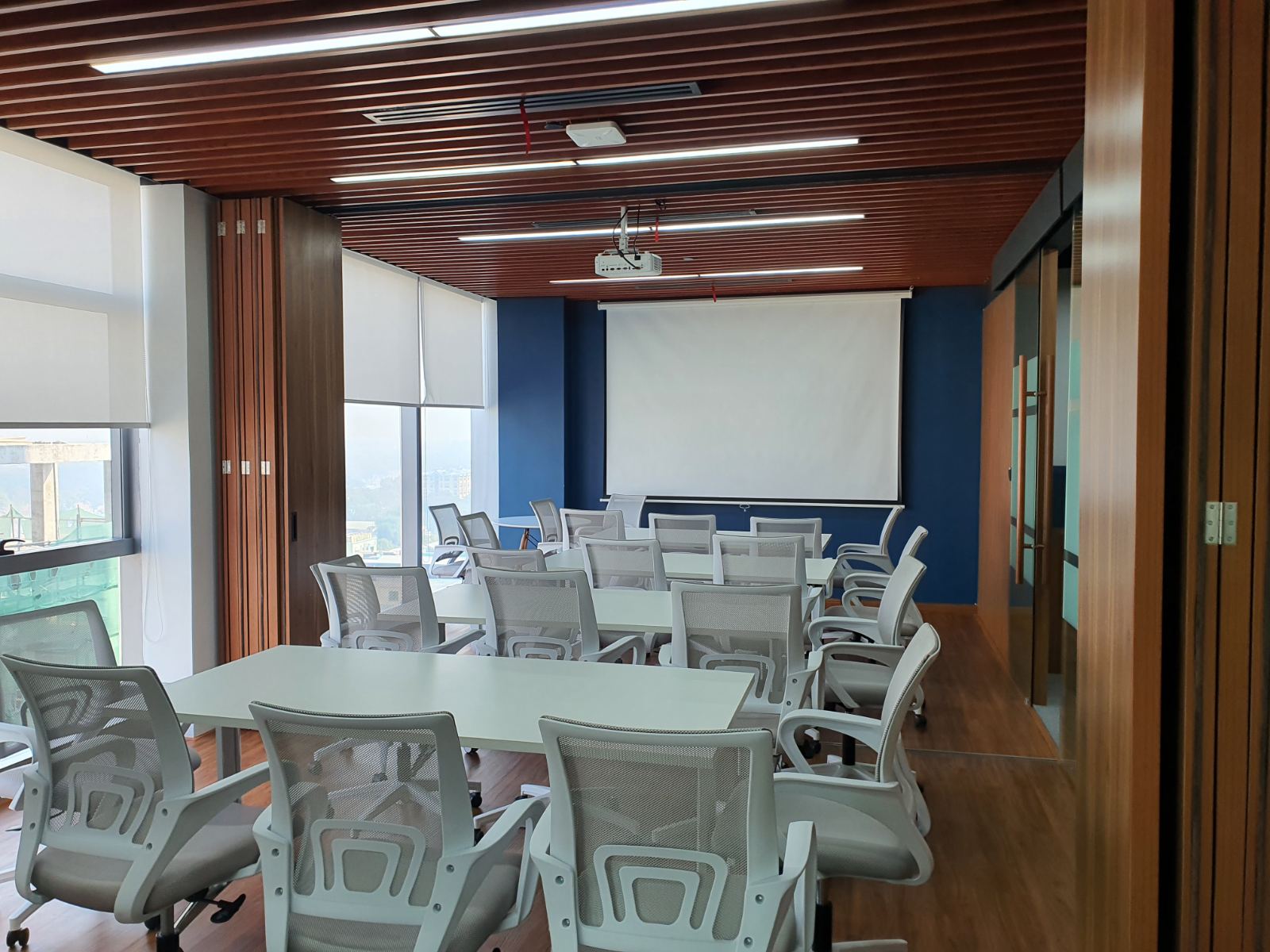 Mandalay Financial Center (MFC) workspaces image 2