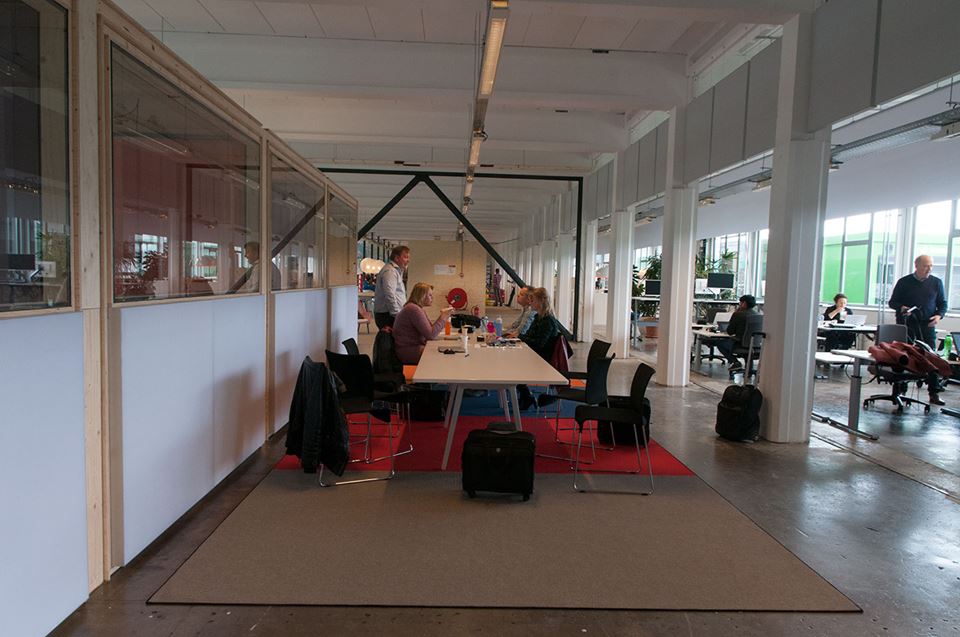 Contact Amsterdam image 4