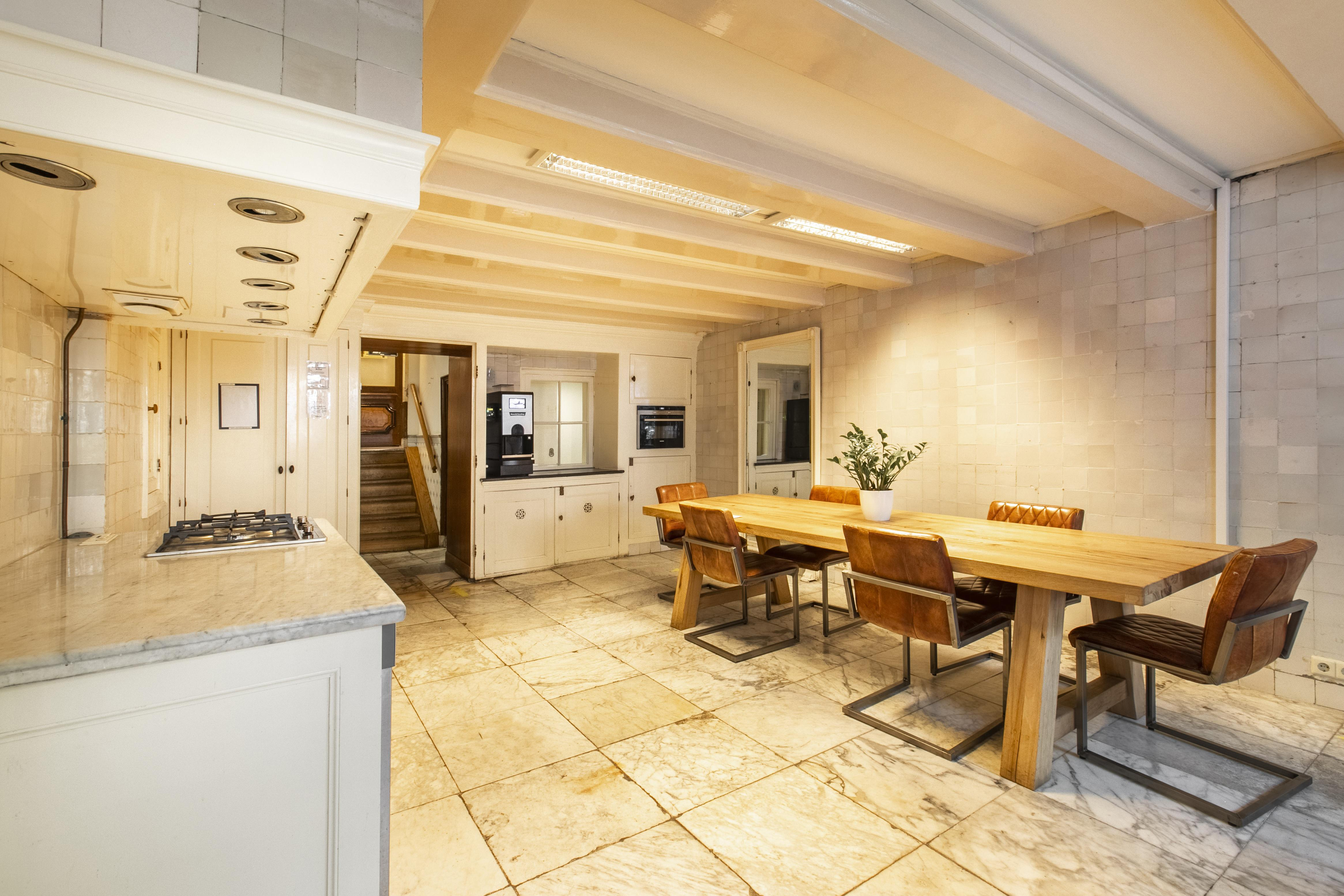 Regus - Amsterdam Paleis op de Dam image 5