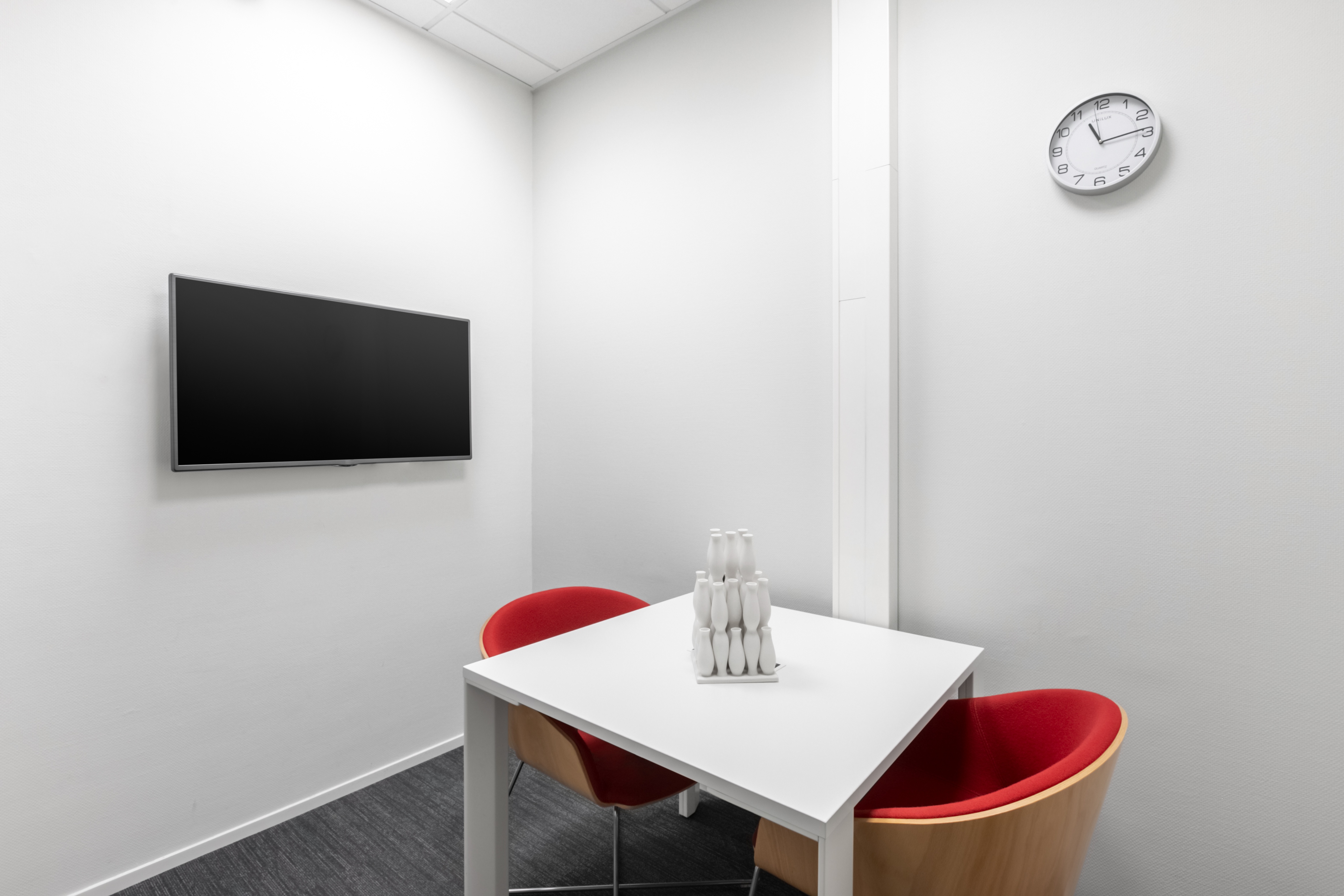 Regus Express - Schiphol, NS International - Regus Express image 3