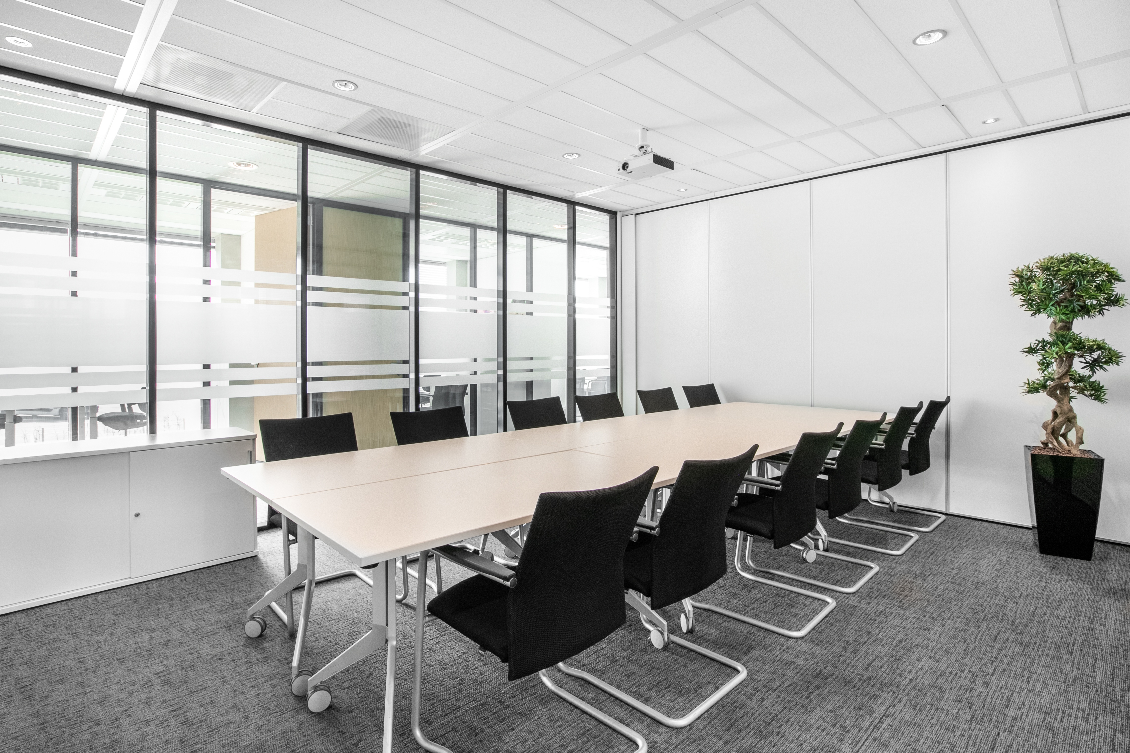 Regus - Rotterdam Airport image 4