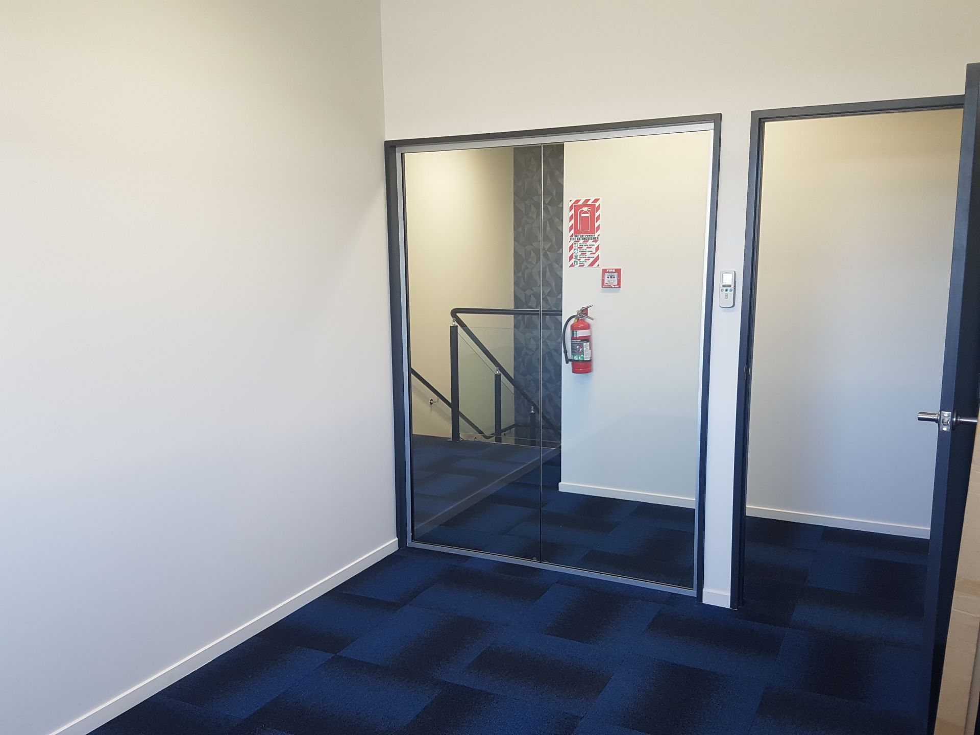 Shared and private office spaces image 4