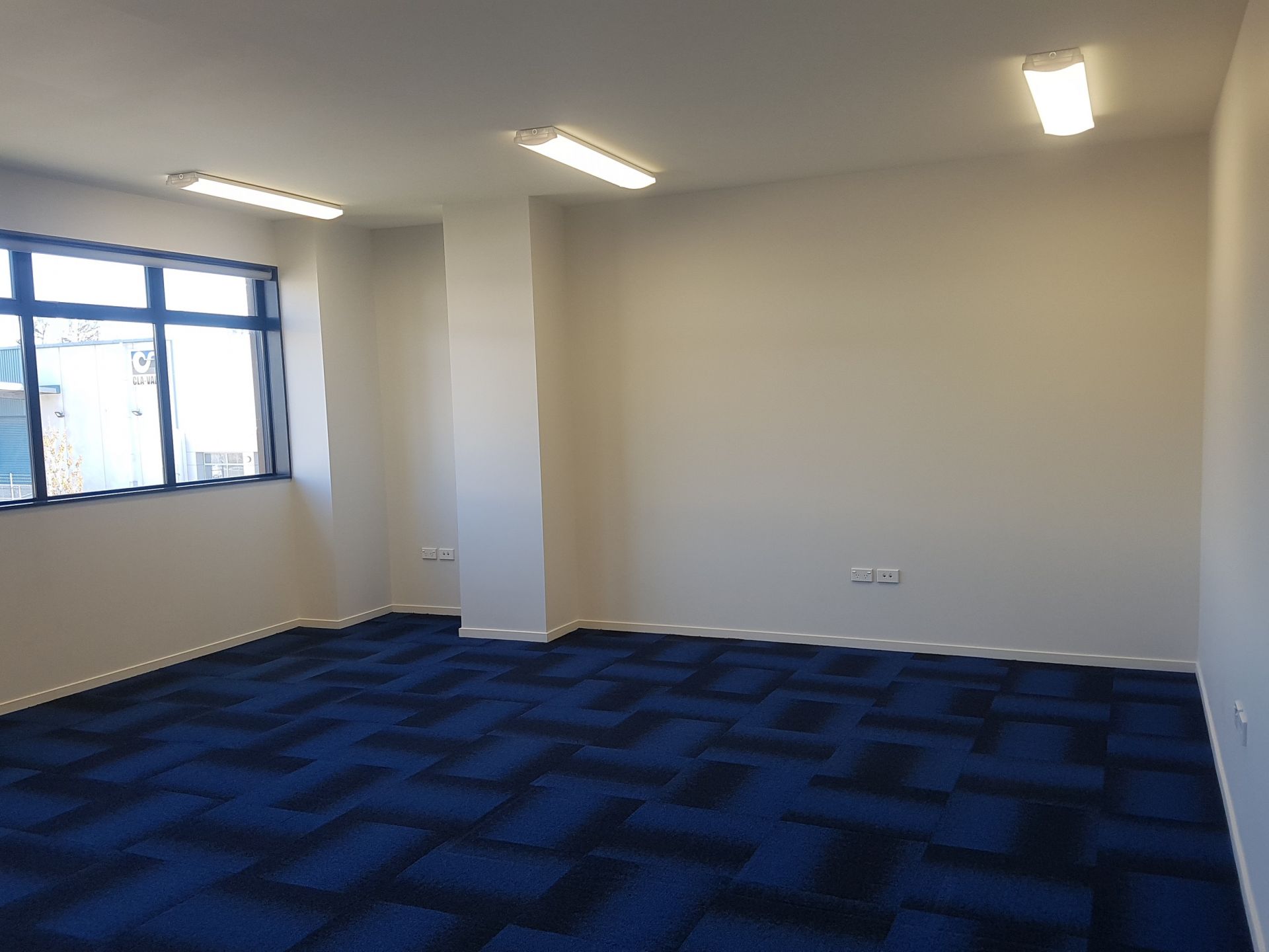 Shared and private office spaces image 3