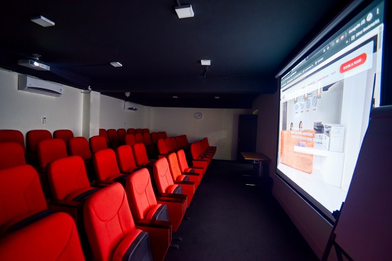 AGOS Executive Business Lounge image 2