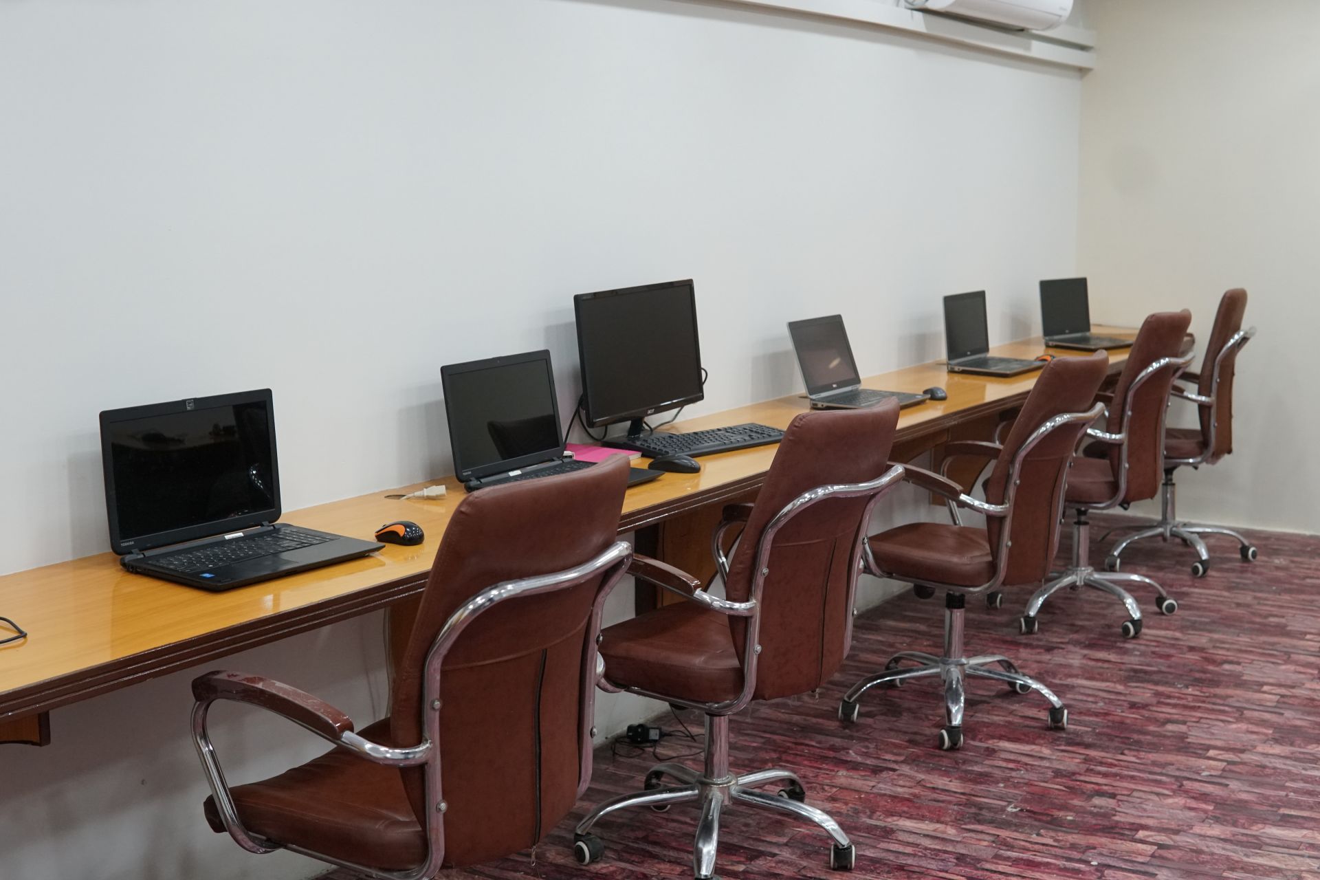 Coworkers.pk image 2