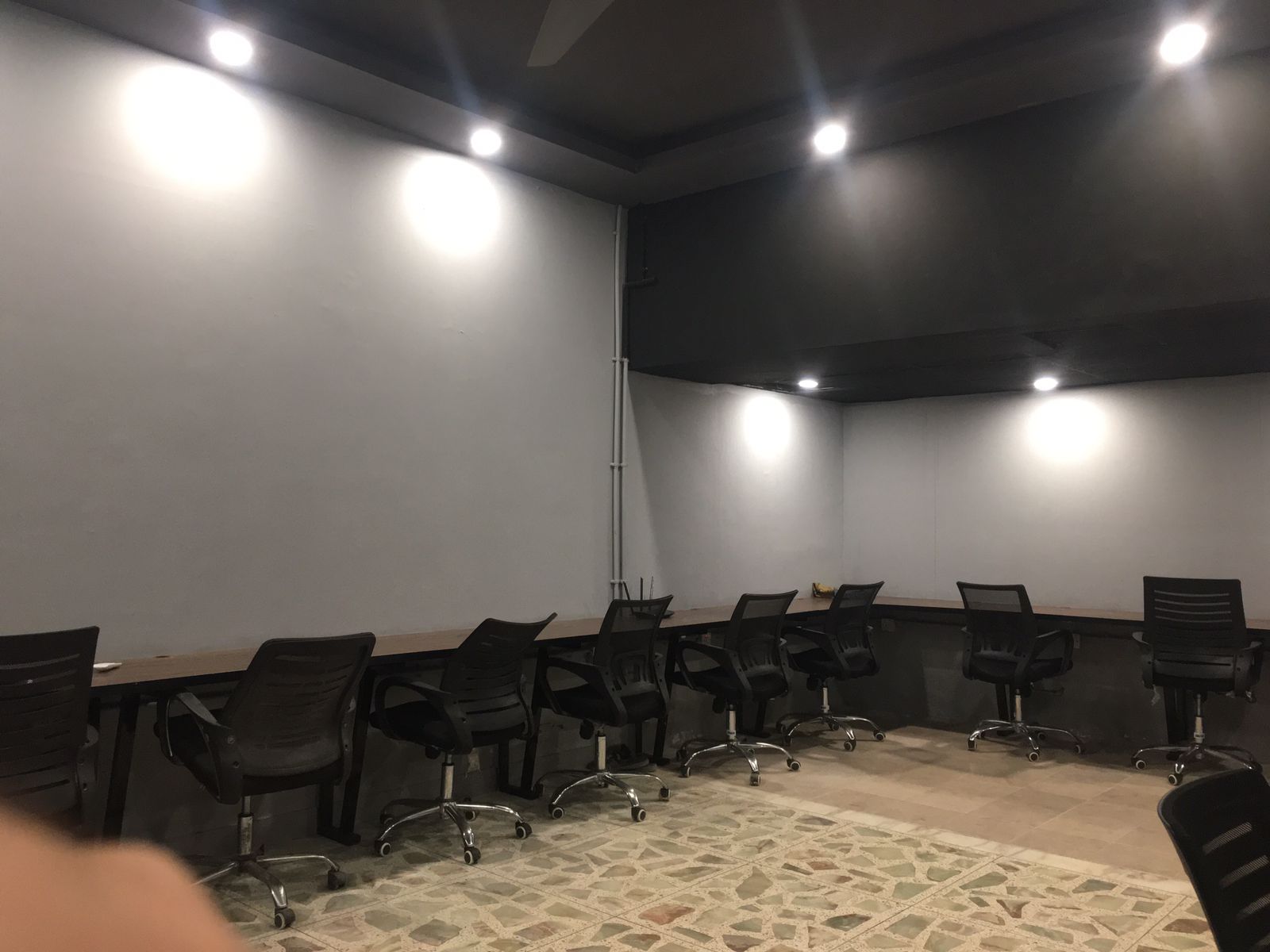 Dollar Office Space image 3