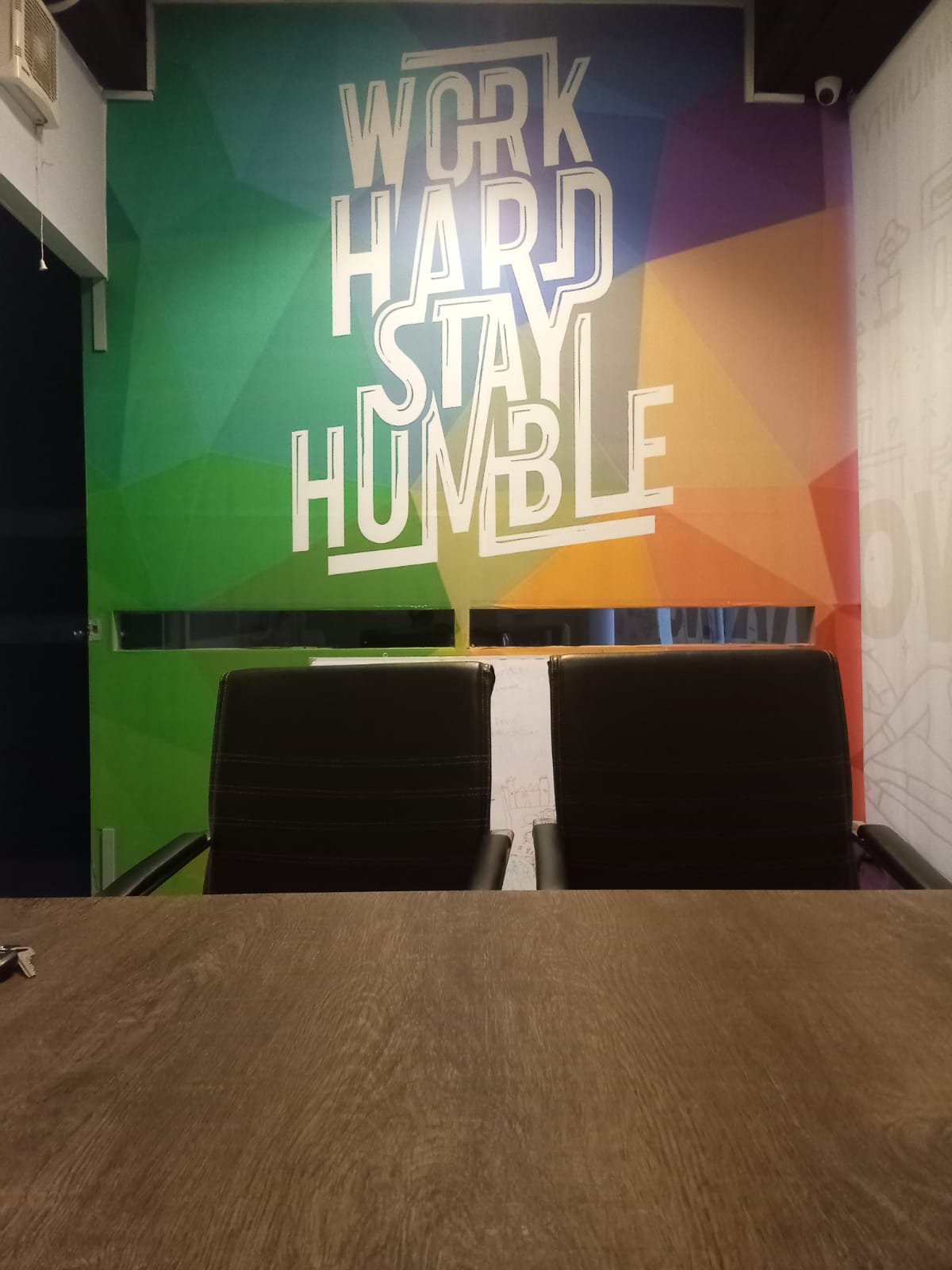 CO-MMUNITY Coworking image 2