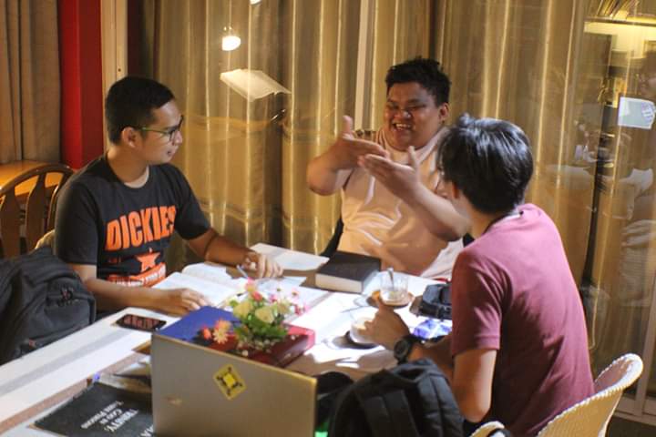 TableTalk Lounge image 2