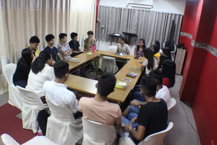 TableTalk Lounge image 3