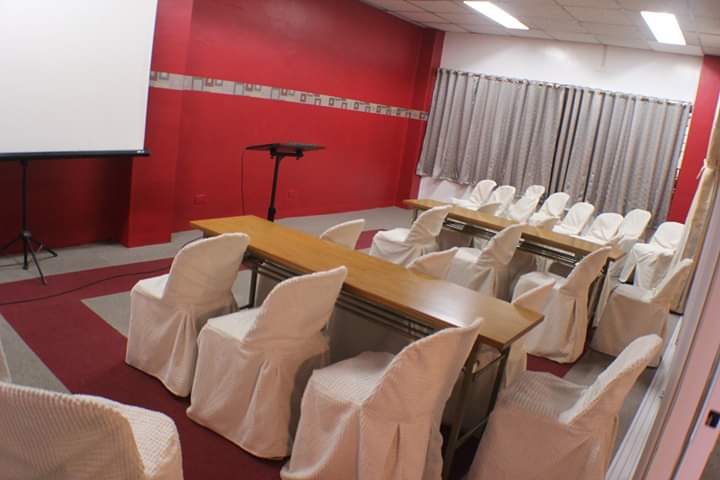 TableTalk Lounge image 5