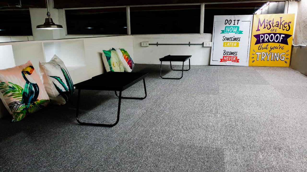 Space Bar Work Lounge image 4