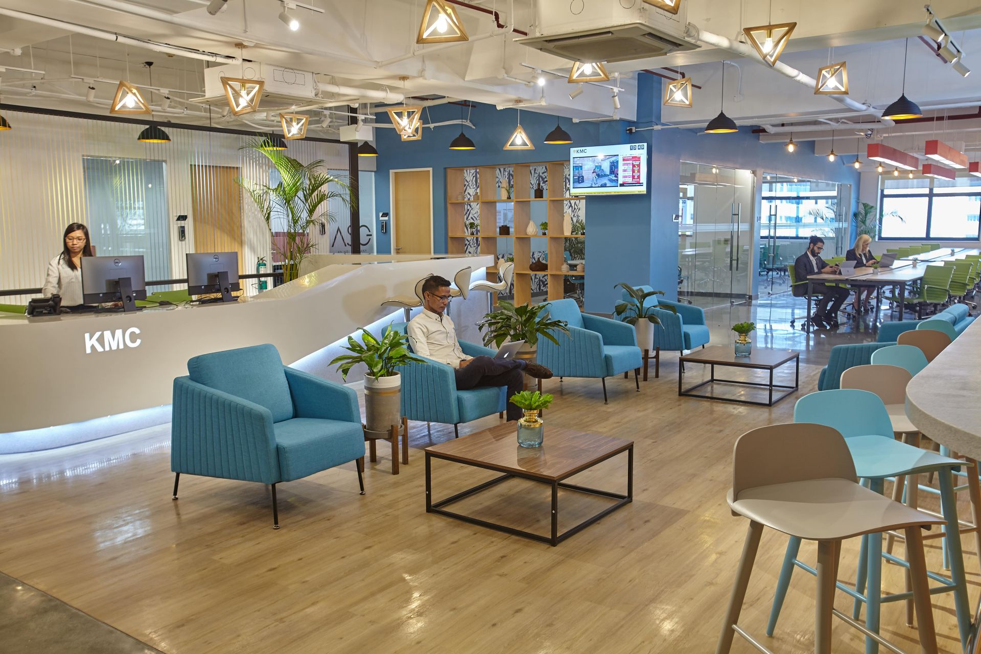 KMC Flexible Workspace in Four NEO, BGC image 4