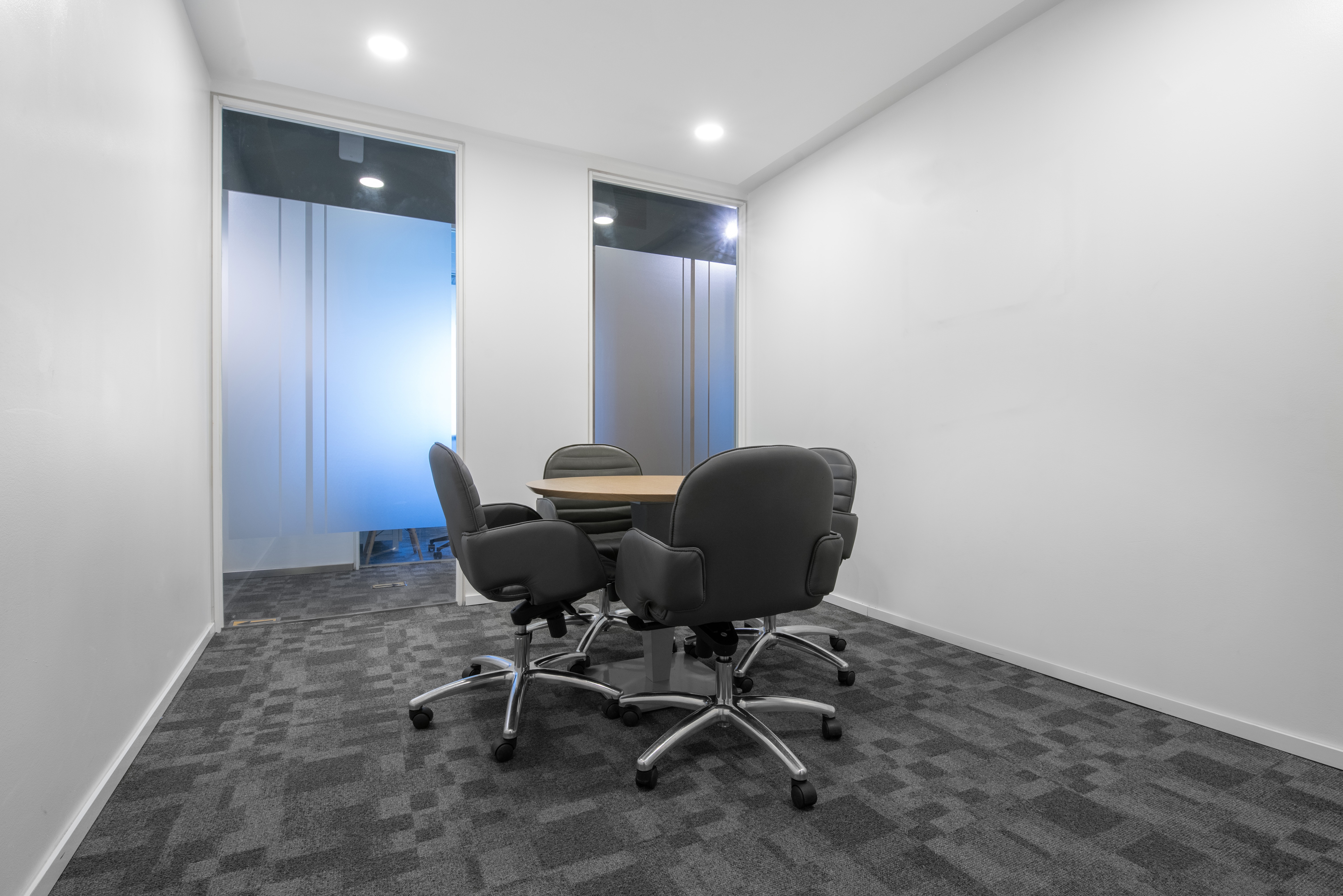 Regus - Manila, Mckinley Town Center - Taguig City image 4