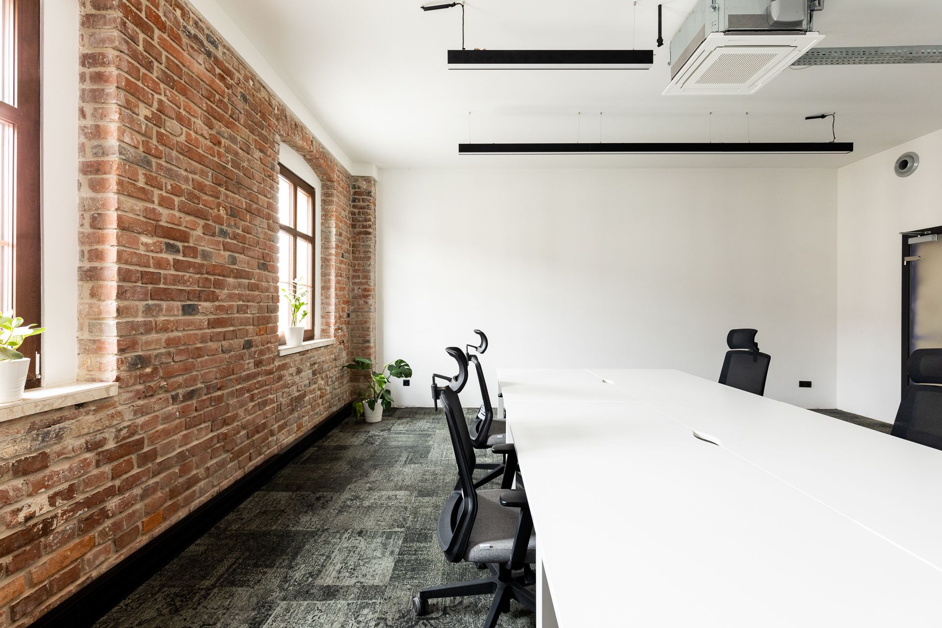 Cluster Offices image 3