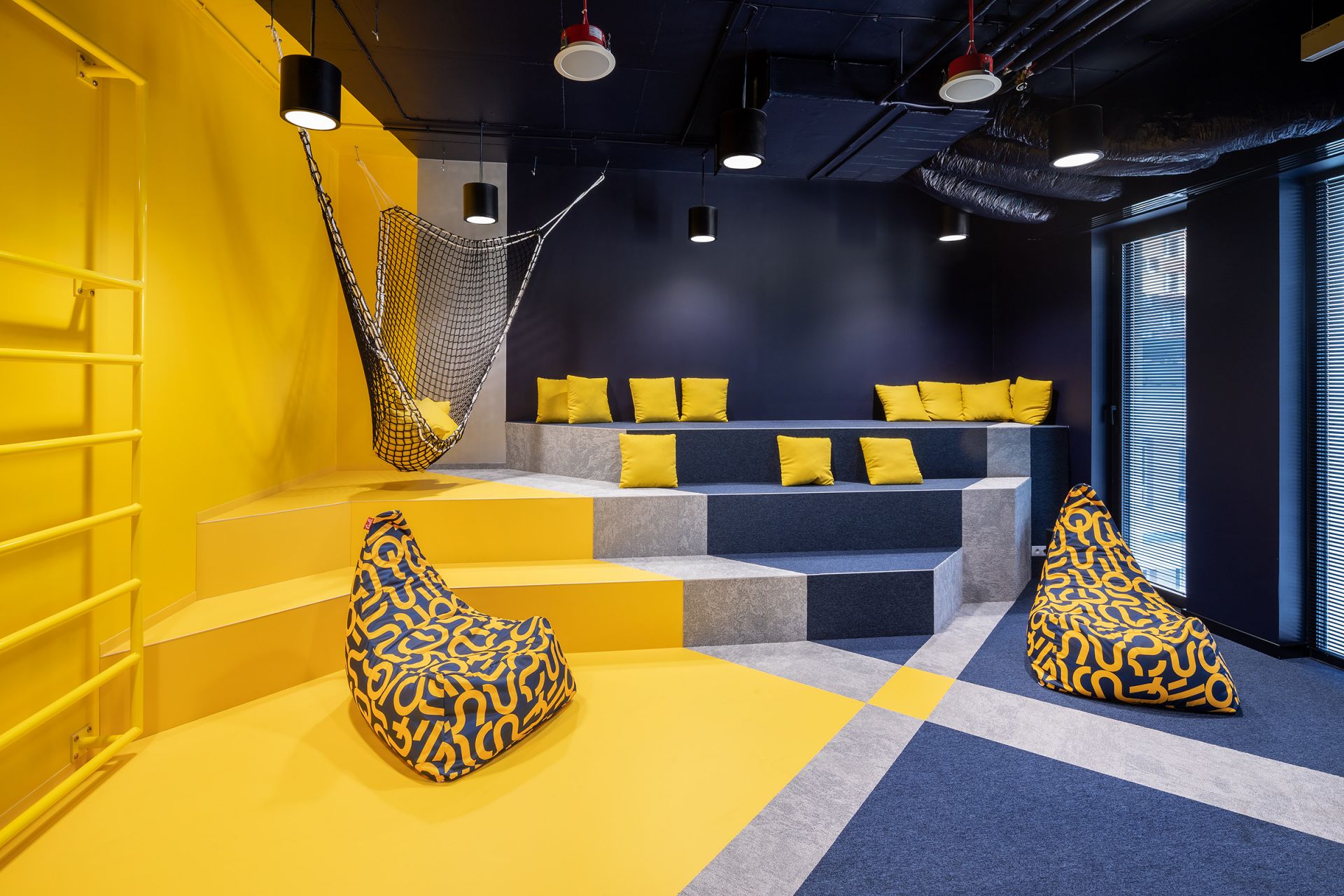 HubHub Nowogrodzka Square image 3