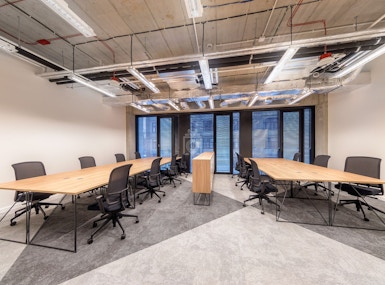 HubHub Nowogrodzka Square image 5