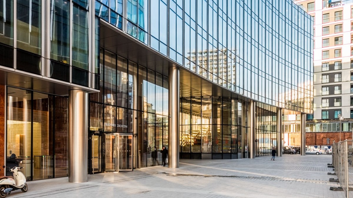 WeWork Mennica Legacy Tower image 4