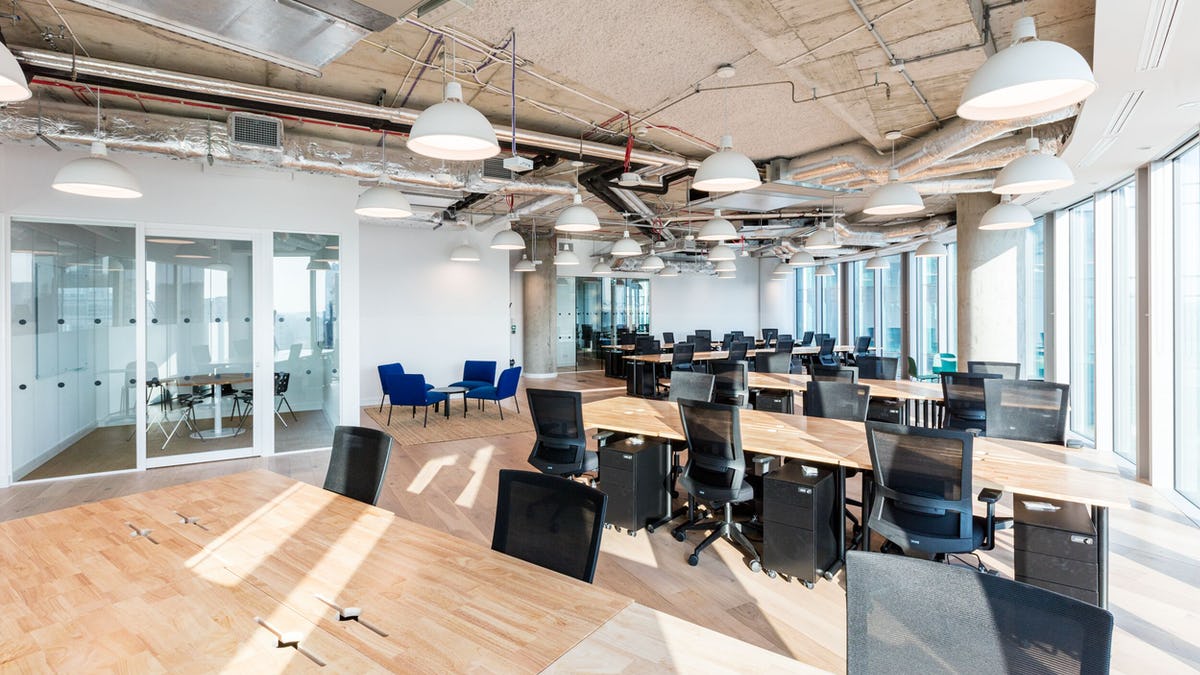 WeWork Mennica Legacy Tower image 3