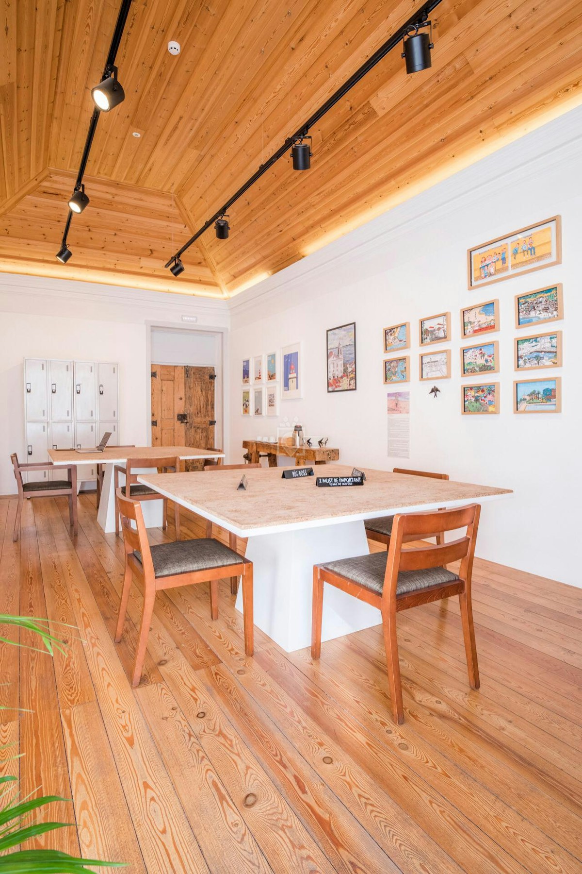 Coworking Space On Lagos Digital Nomads Cowork Mar D Estorias Lagos Book Online Coworker