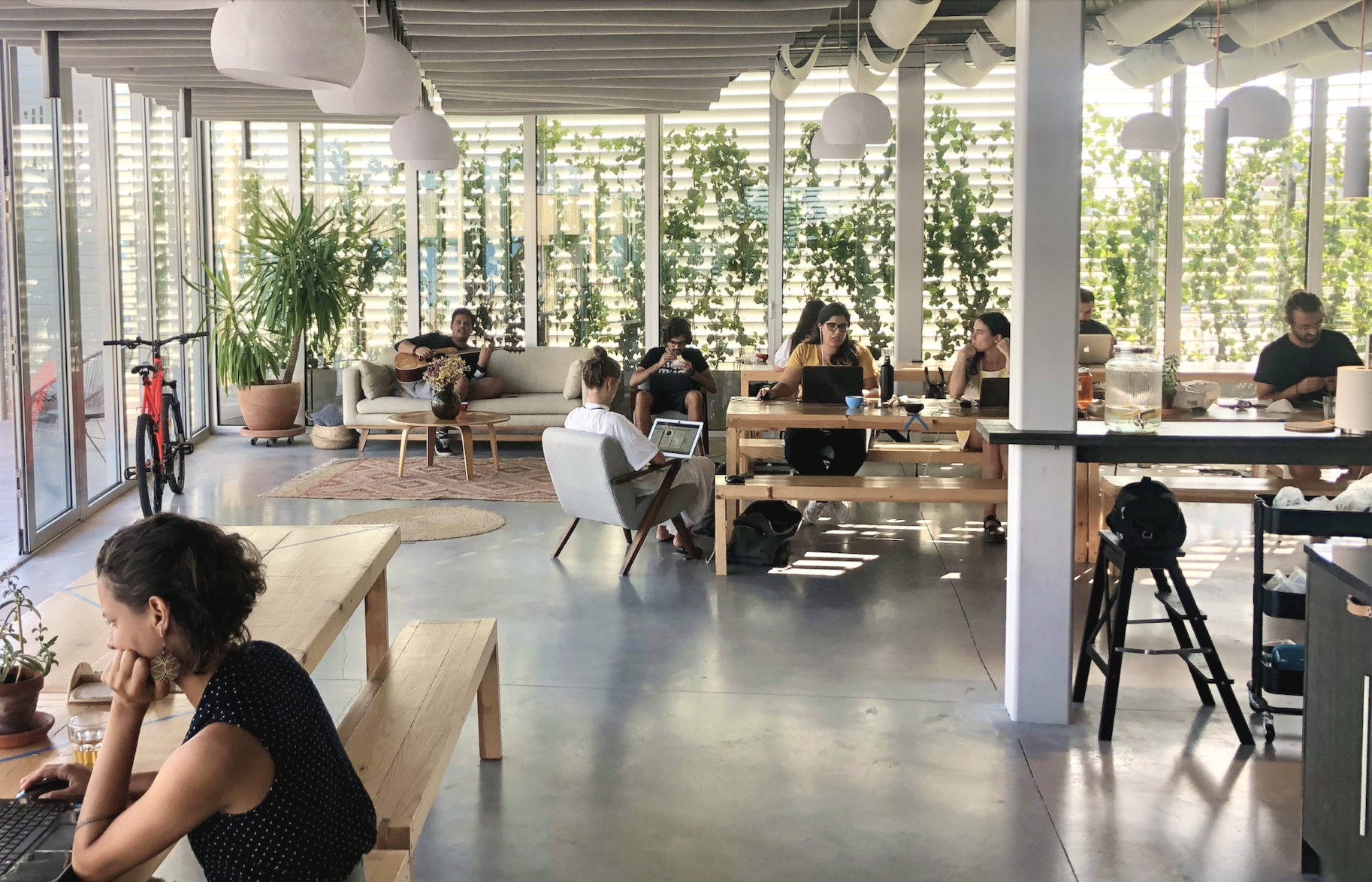 Heden Santa Apolónia image 2