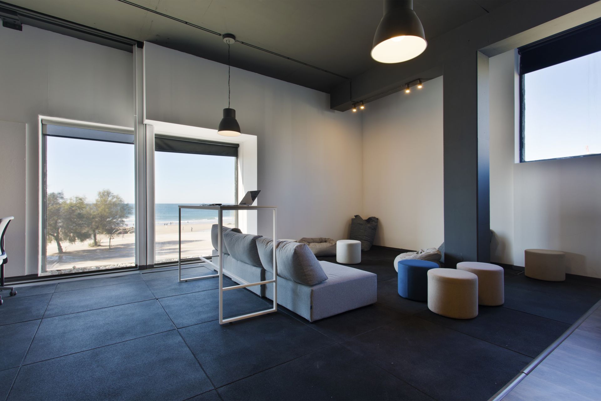 DeHouse E.T. image 2