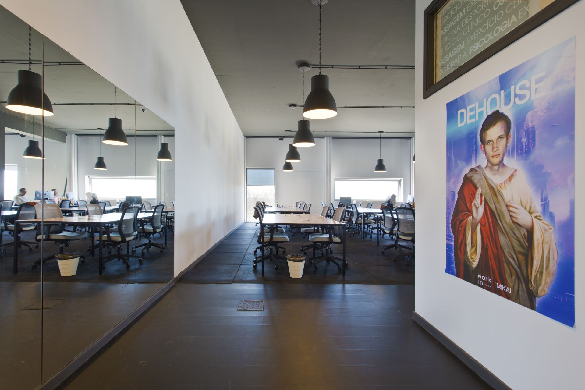 DeHouse E.T. image 5