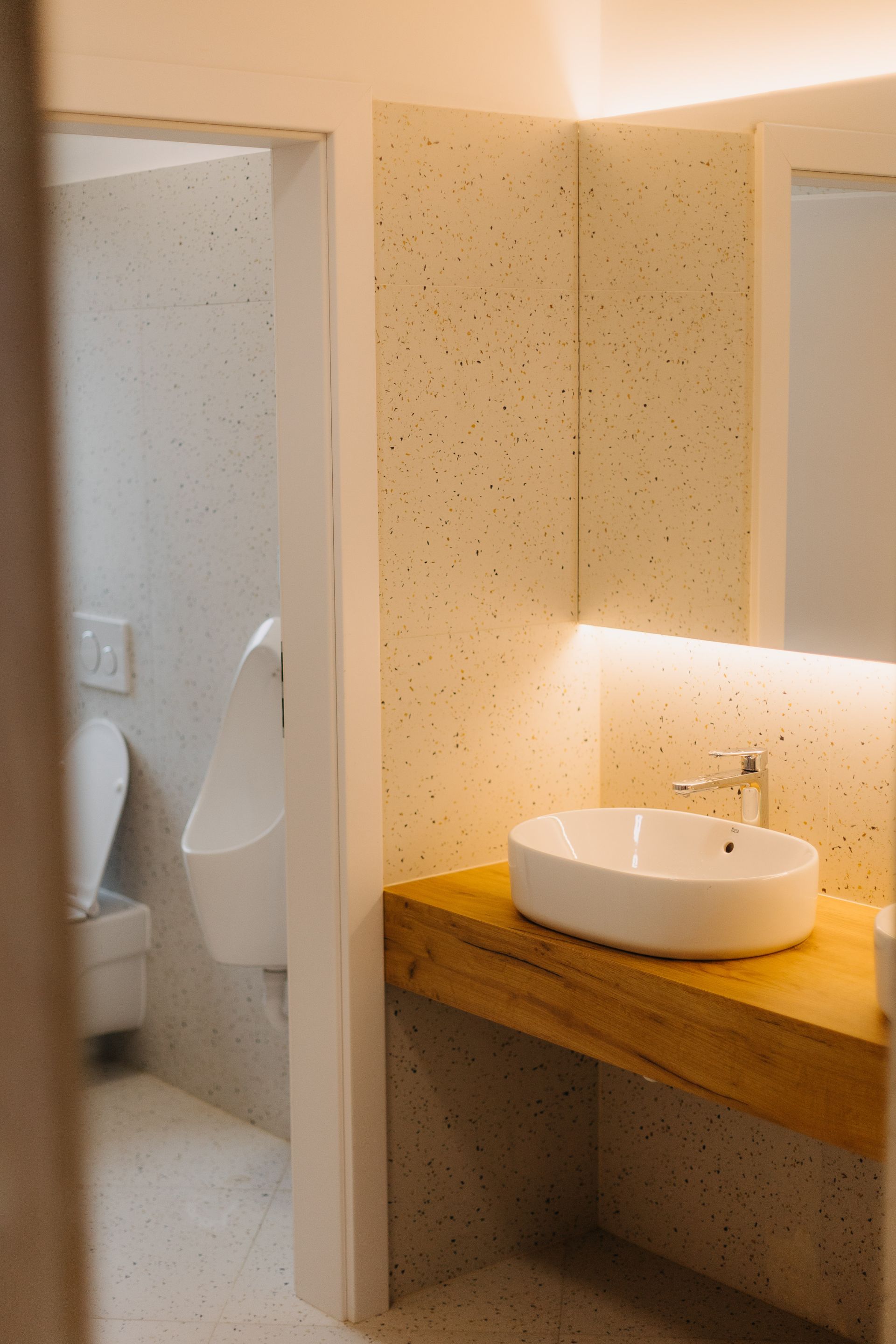 Kapocs Space image 5