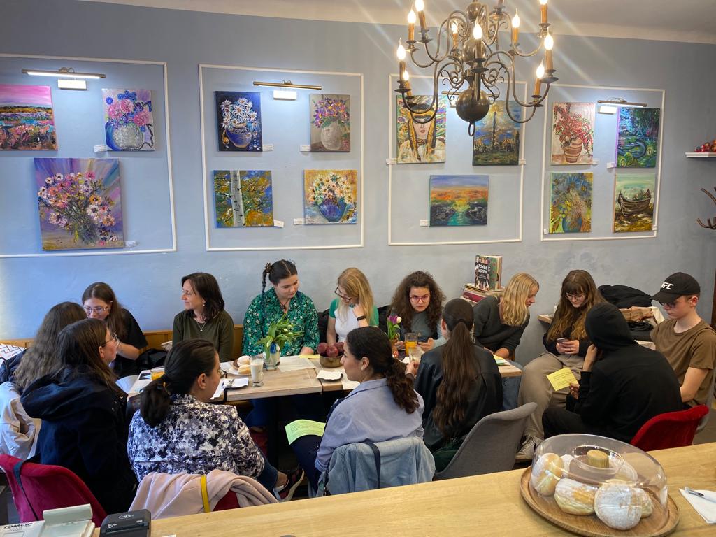 Cafe des Artistes image 5