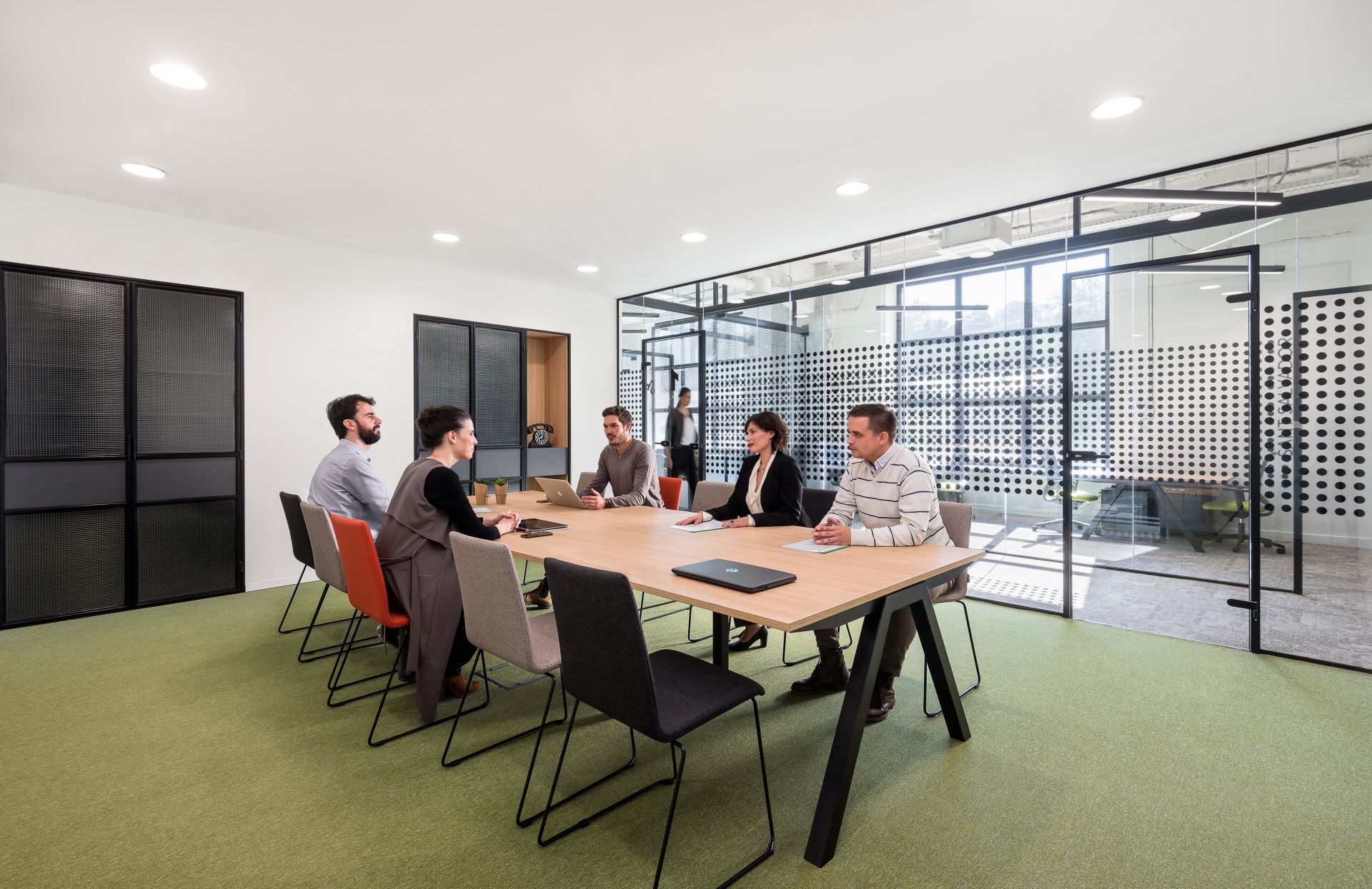 Desk&More the Zoo image 3