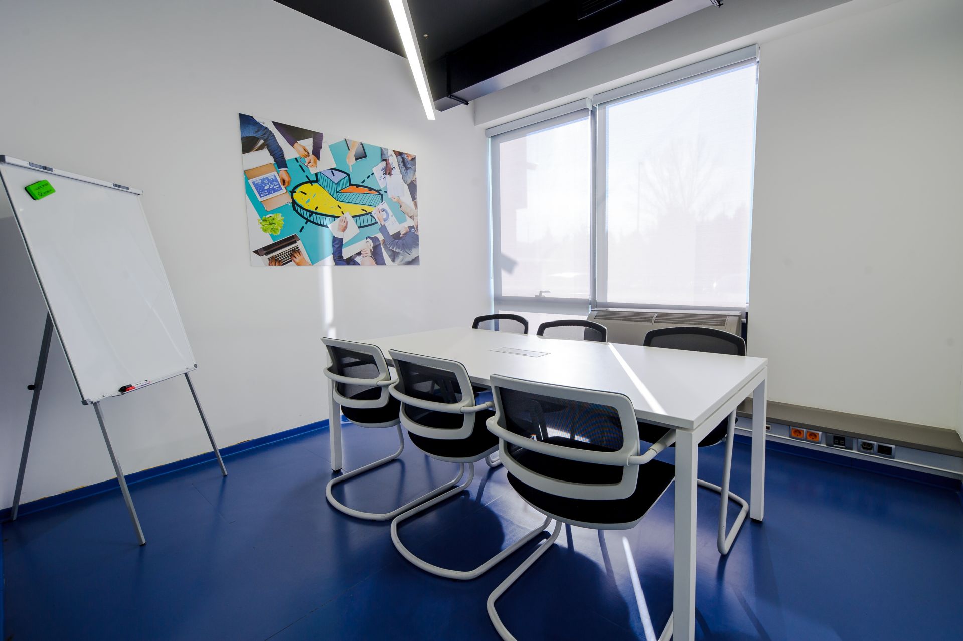 Office Me, Belgrade Book Online Coworker