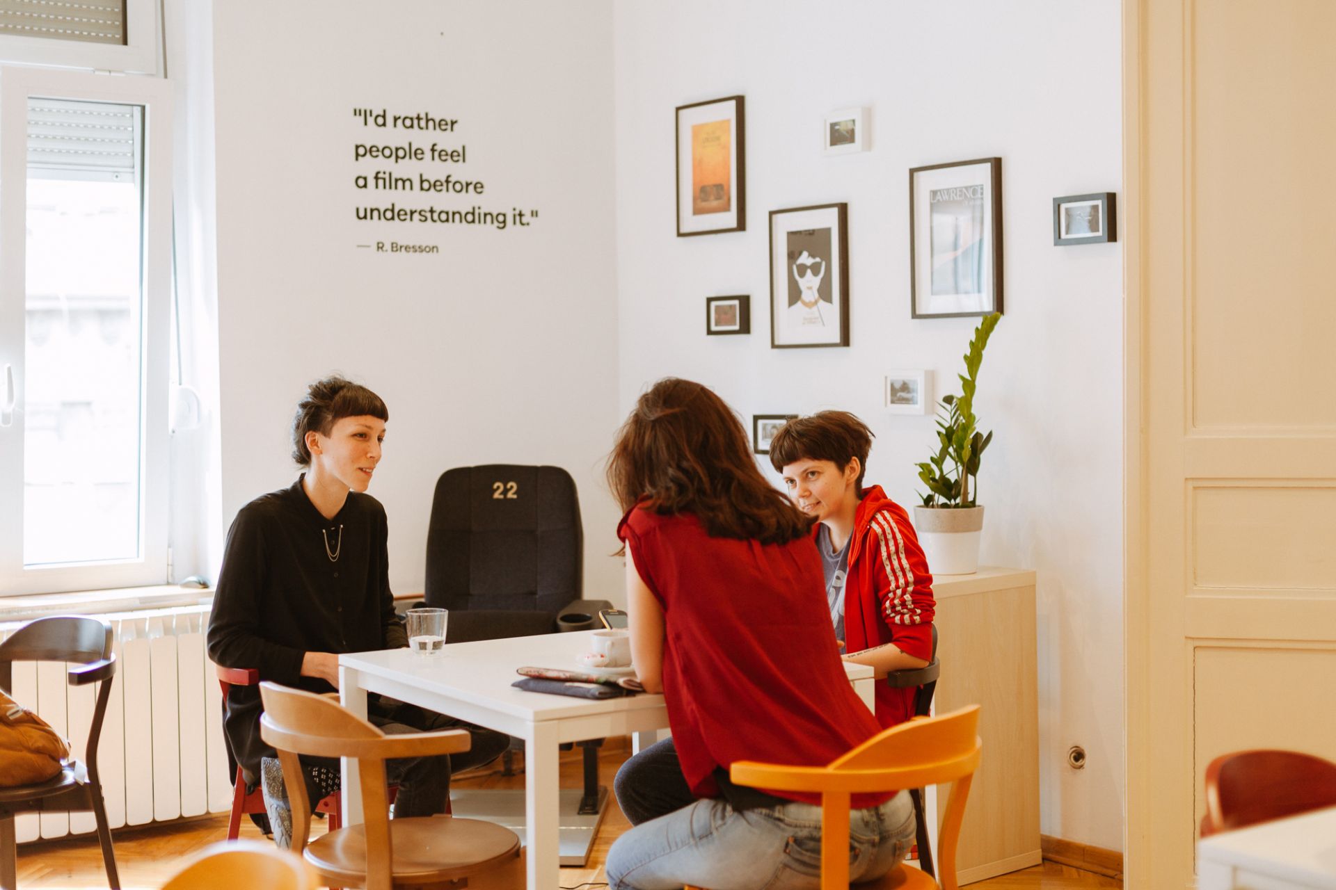 Papergirl Galerija Hub image 5