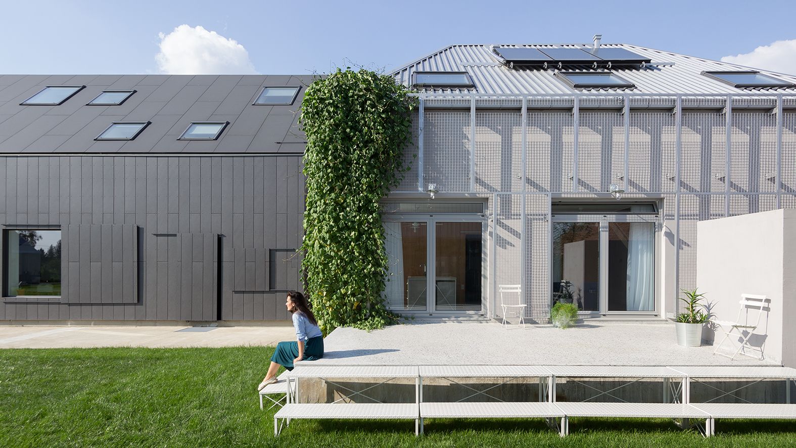 Mokrin House image 3