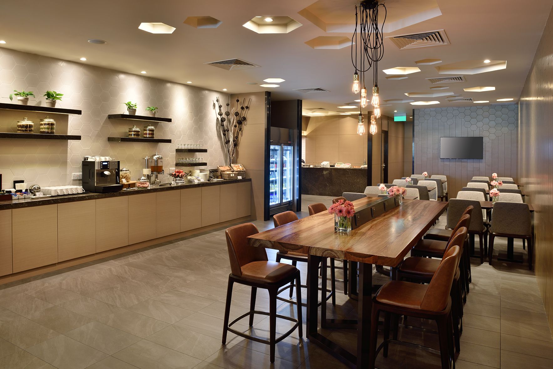 Plaza Premium Lounge (International Departures) / Singapore image 2