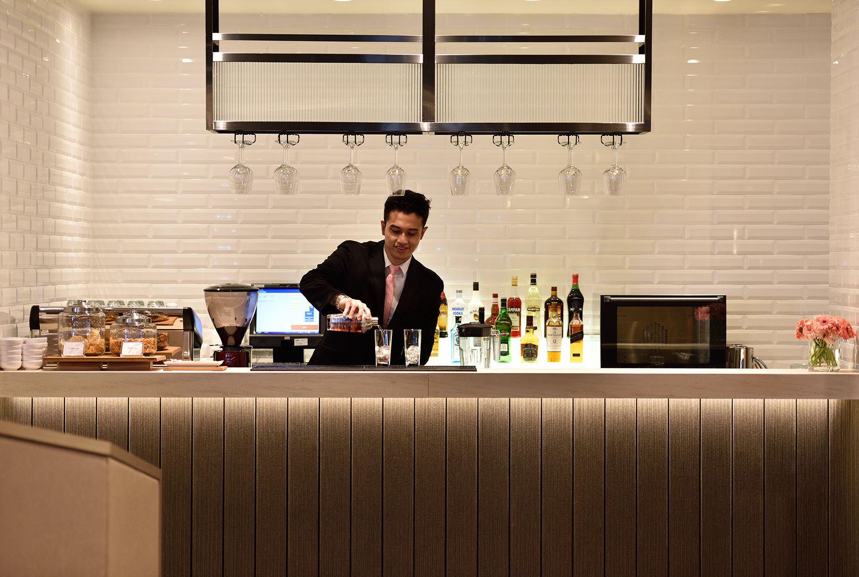 Plaza Premium Lounge (International Departures) / Singapore image 4