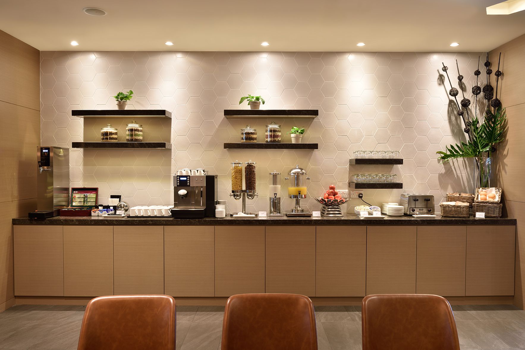 Plaza Premium Lounge (International Departures) / Singapore image 5